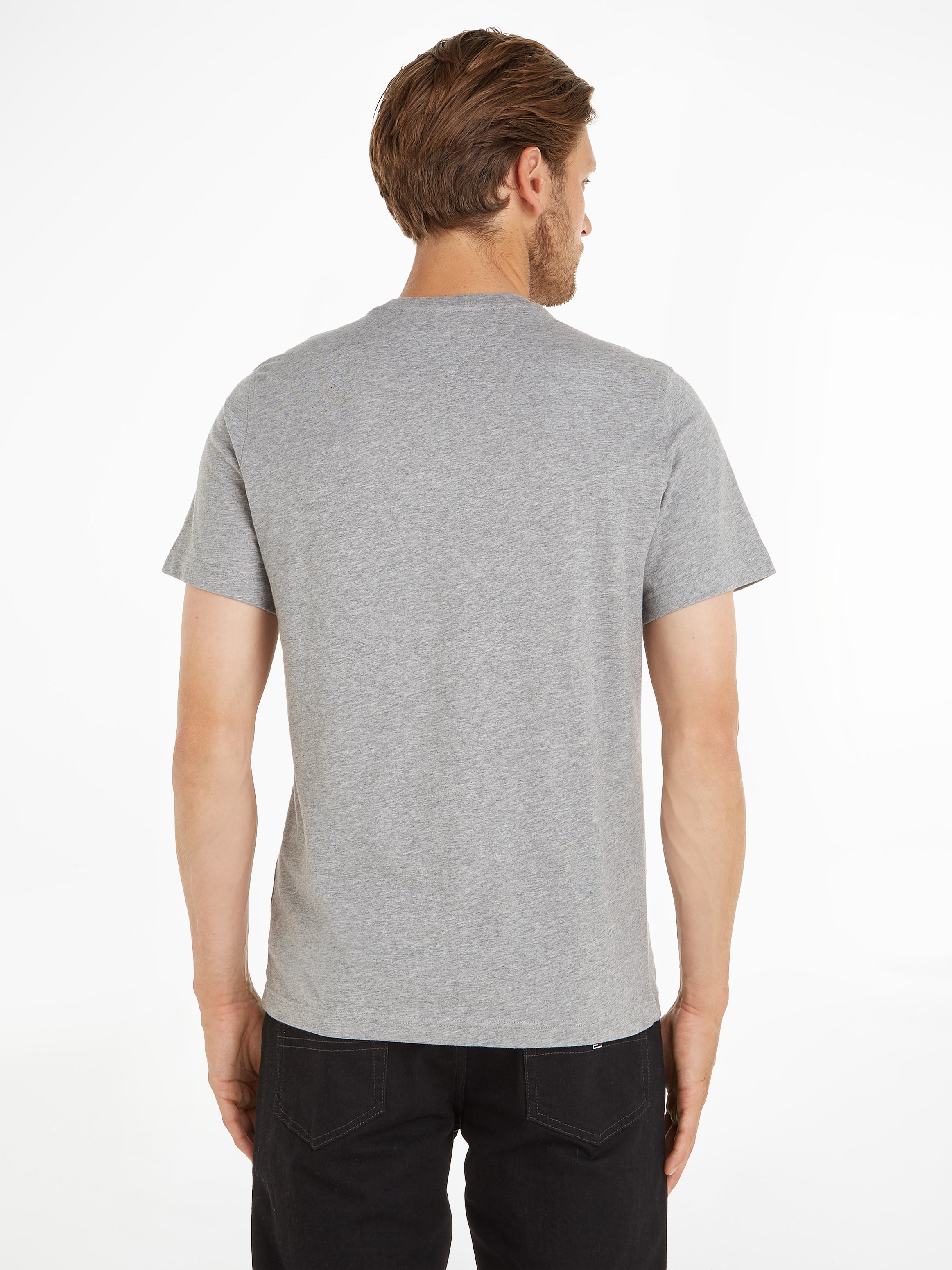 Tommy Jeans T-Shirt »TJM ESSENTIAL SOLID TEE«, mit Rundhalsausschnitt und dezenter Logo-Flag