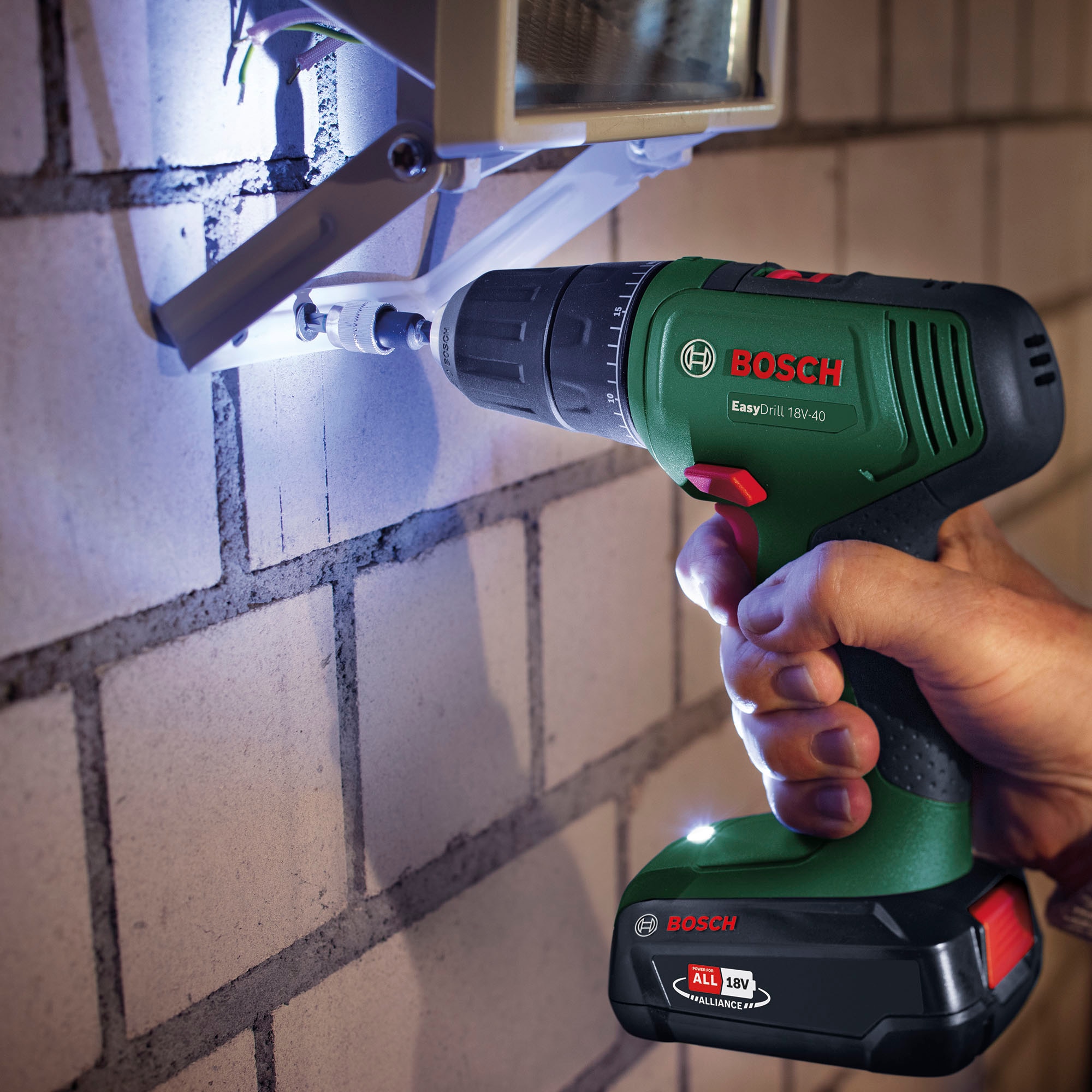 Bosch Home & Garden Akku-Bohrschrauber »EasyDrill 18V-40 in SBX + 241 Ac«, 241 teilig, mit 2 Akkus 18V/1,5Ah und Ladegerät