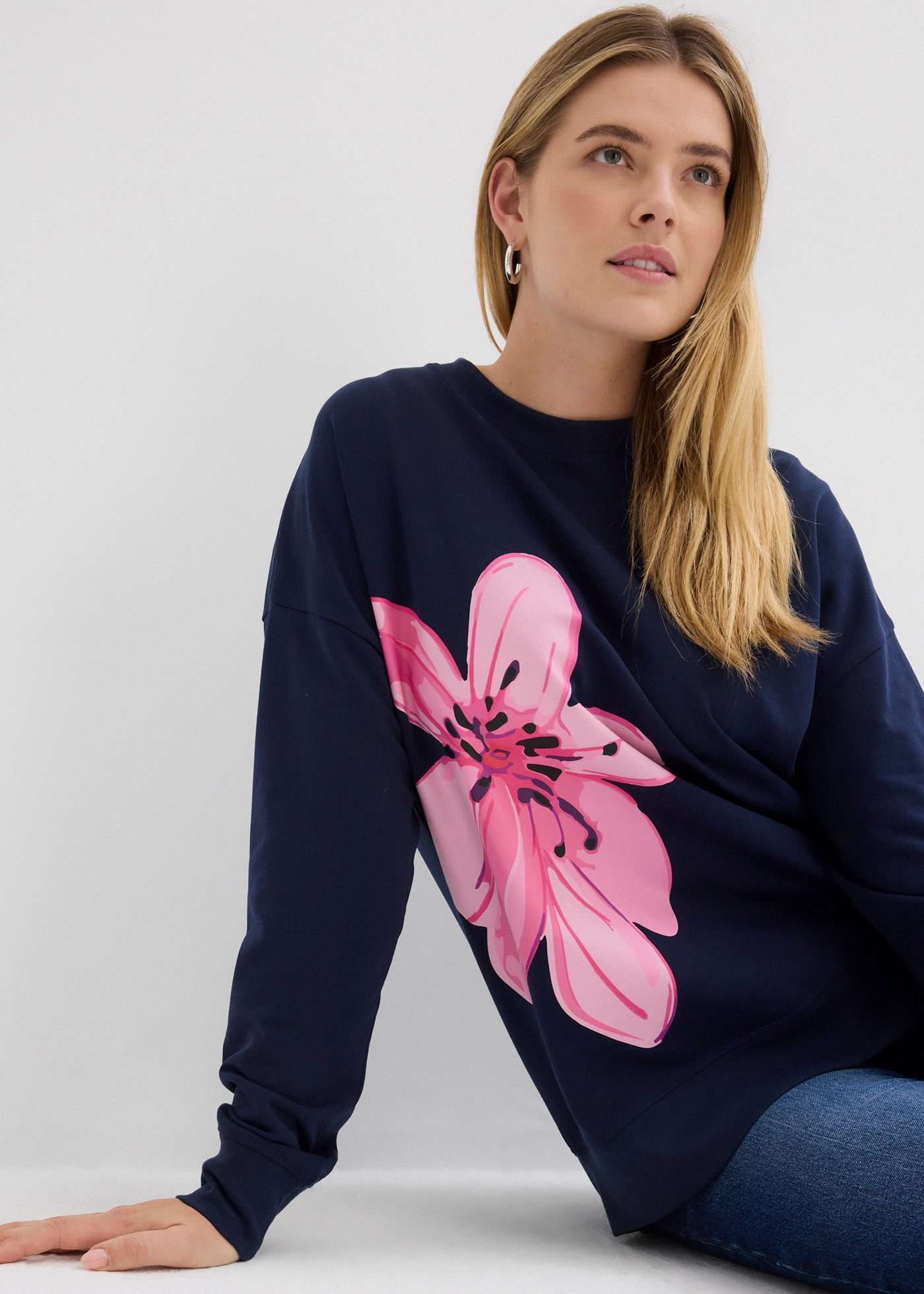bonprix Sweatshirt , Oversize-Passform, mit großem Blumendruck
