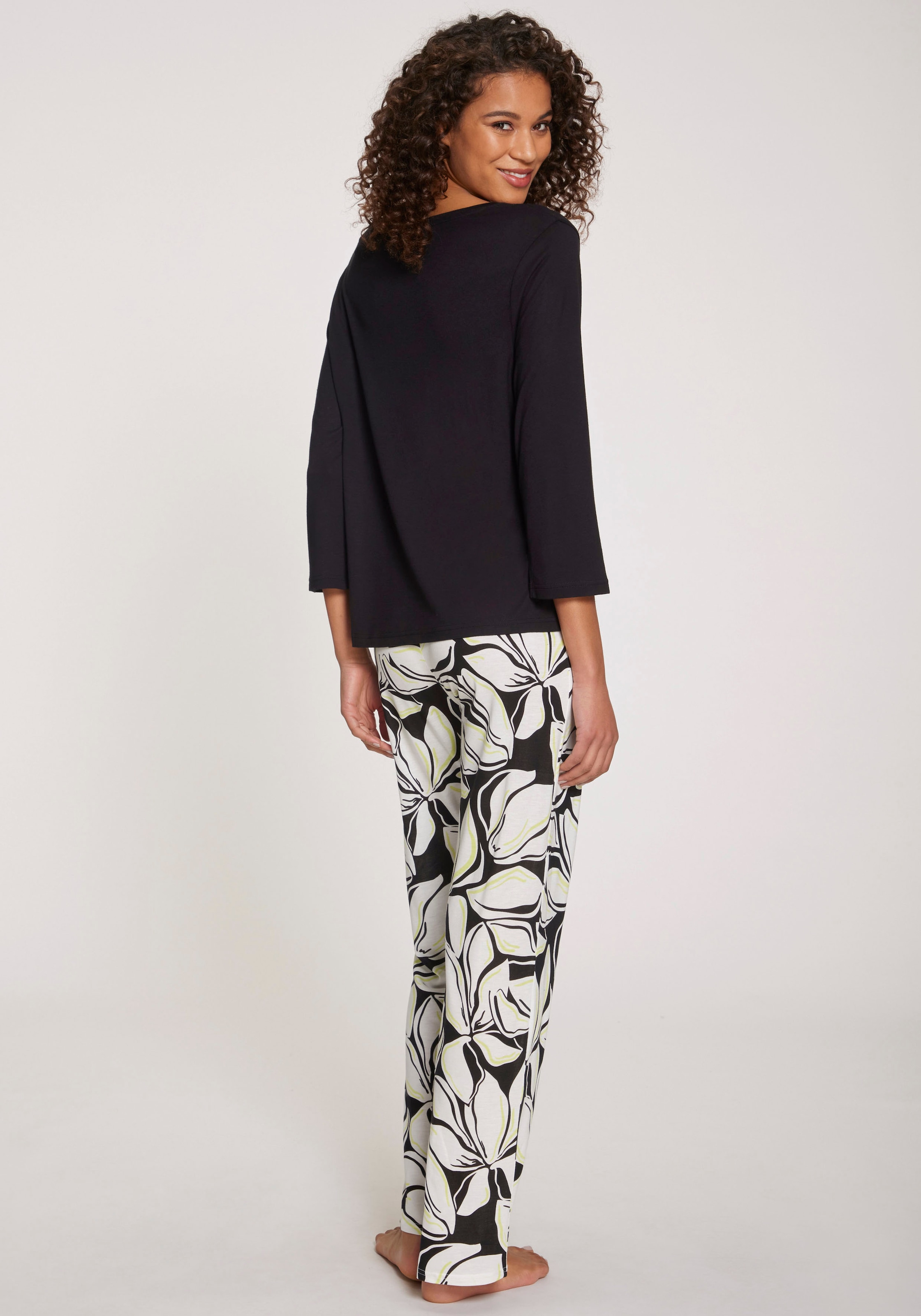 Vivance Dreams Pyjama, (2 tlg.), mit Allover-Druck