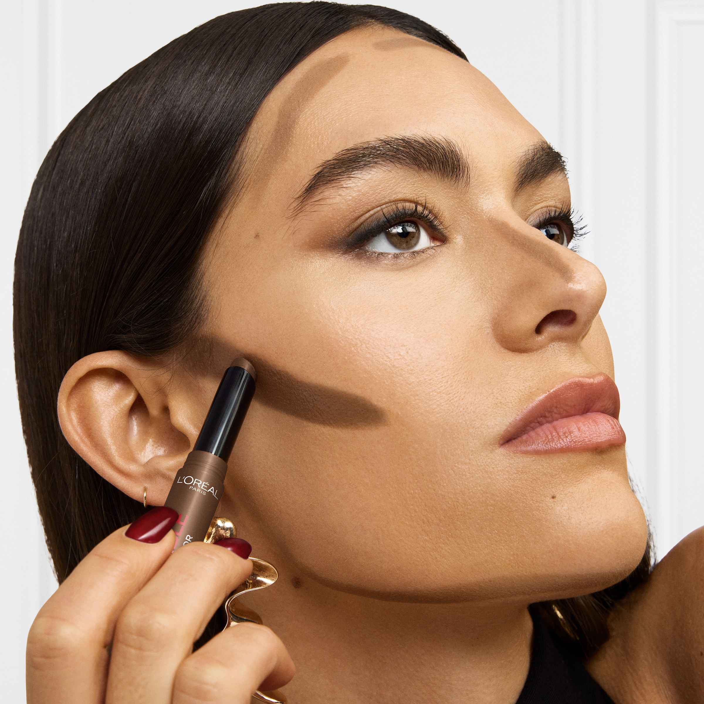 L'ORÉAL PARIS Contouring-Stick »INFAILLIBLE 24H FACE SCULPTOR CONTOURING STICK« sorgt auch unterwegs für besonders schnelle Touch-ups