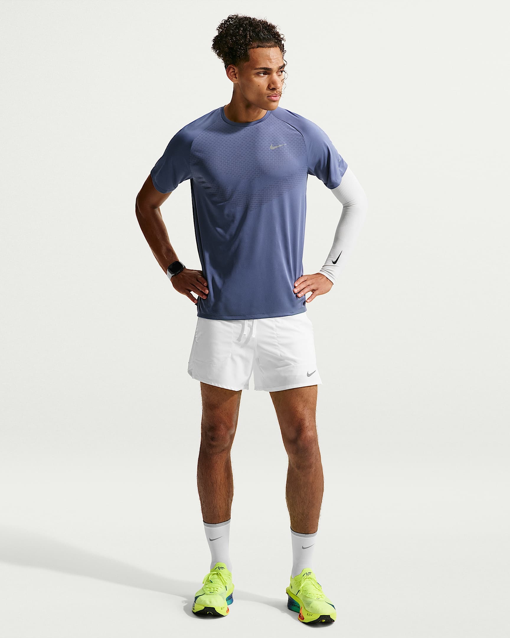 Nike Laufshirt »M NK DFADV STRIDE SS TOP« Kurzarm-Design, mit Rundhalsausschnitt, normale Länge, atmungsaktiv