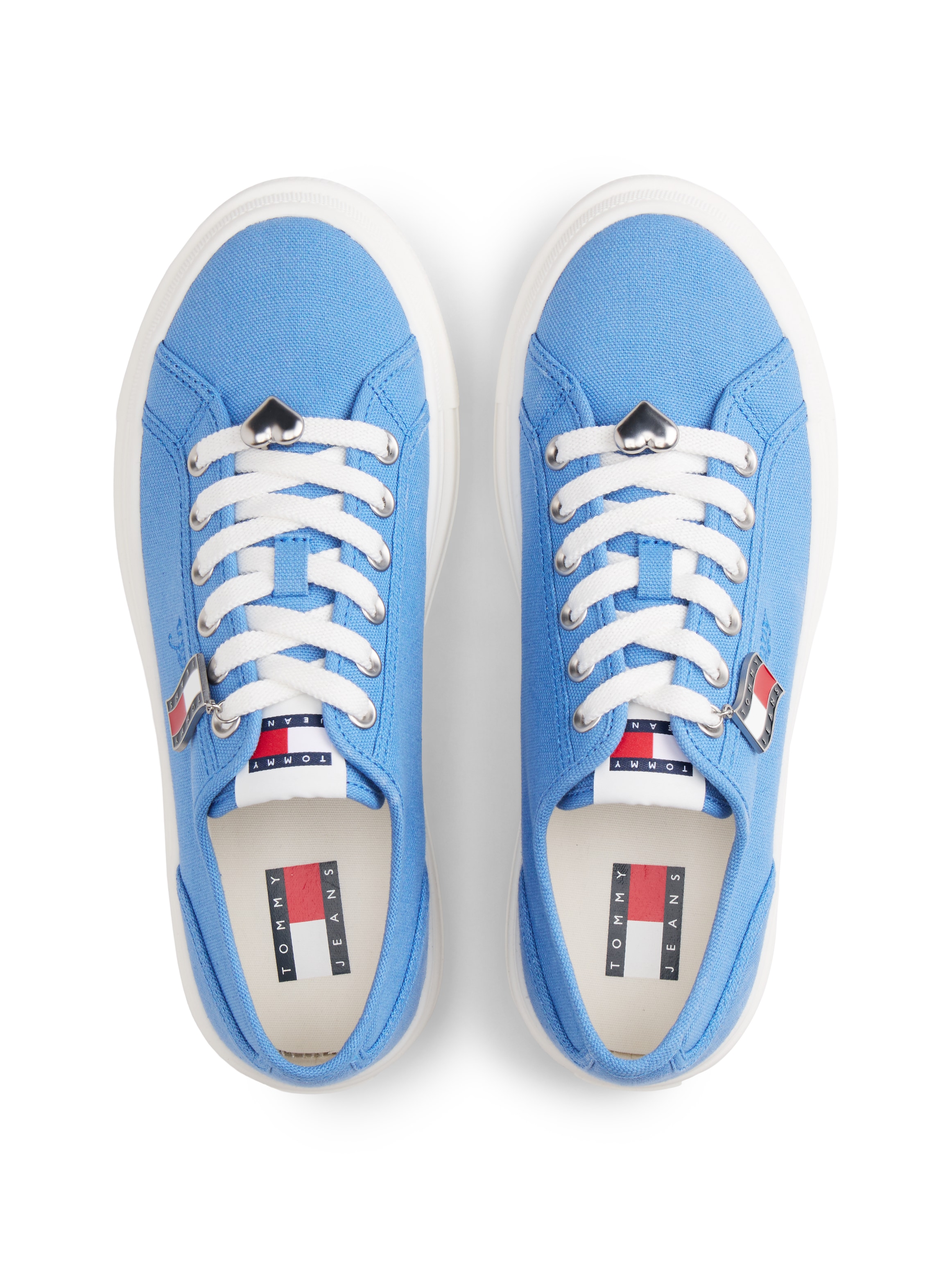 Tommy Jeans Plateausneaker »TJW FLATFORM SNEAKER CHARMS«  Halbschuh, Schnürer, Freizeischuh mit kleiner TJ-Flagge als Anhänger