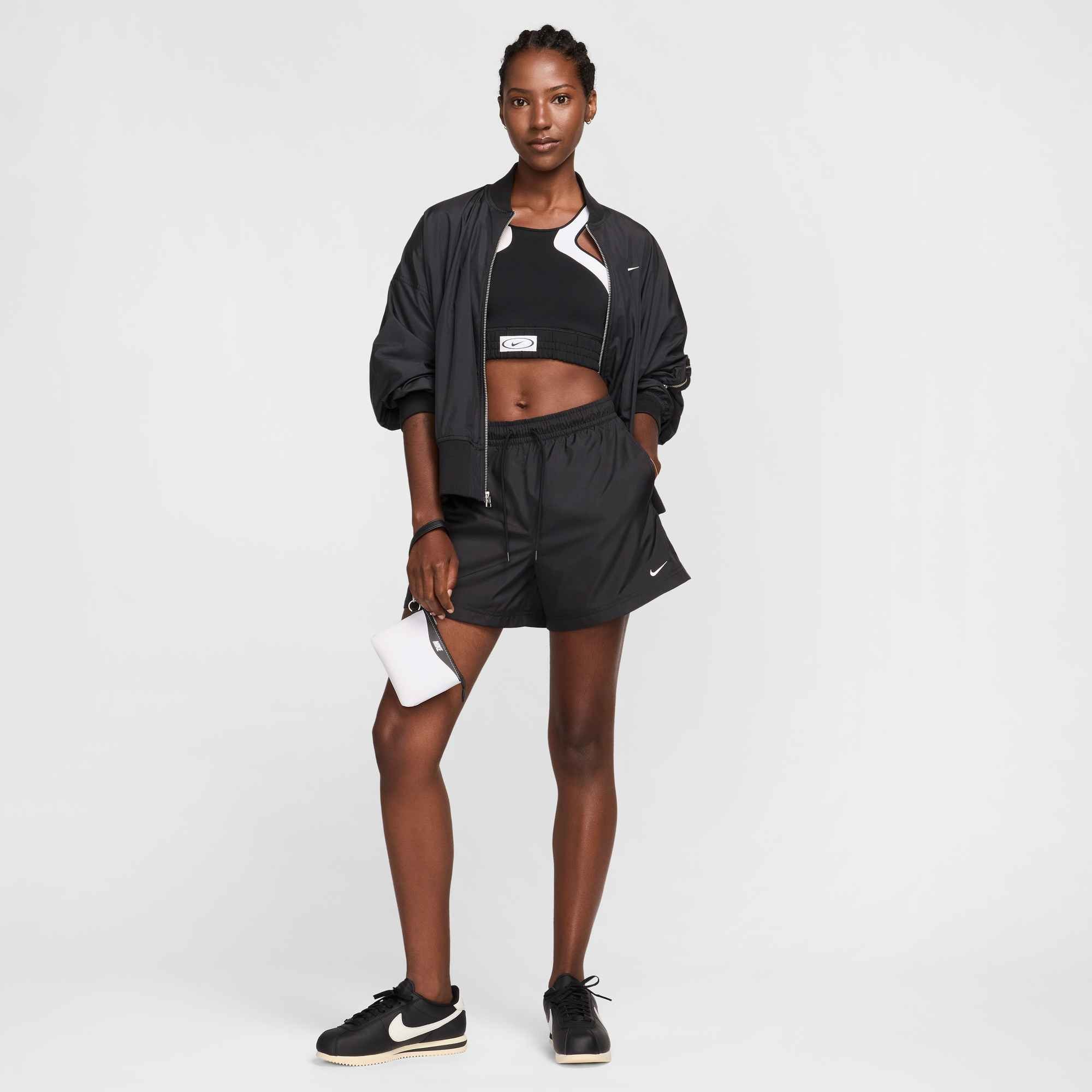 Nike Sportswear Shorts »W NSW MR ESSNTL WVN SHORT«  bequeme Passform, aus Polyester
