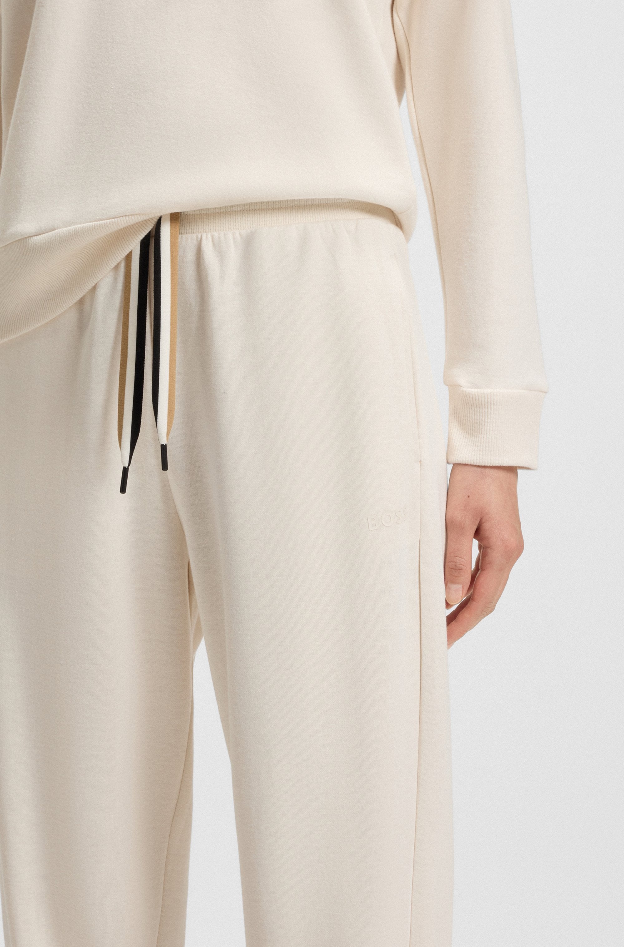 BOSS Relaxhose »CP Stripe_Pants Cuff«, mit kontrastfarbener Kordel