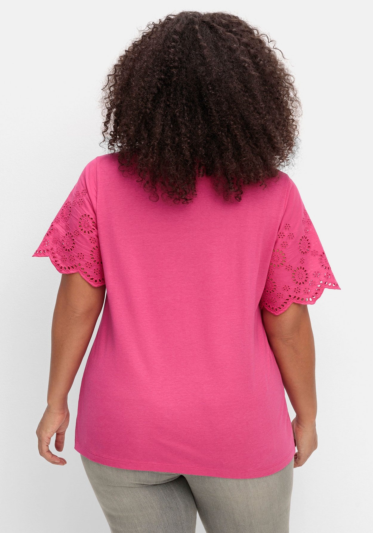 Sheego T-Shirt »Shirt mit Lochstickerei-Ärmeln«