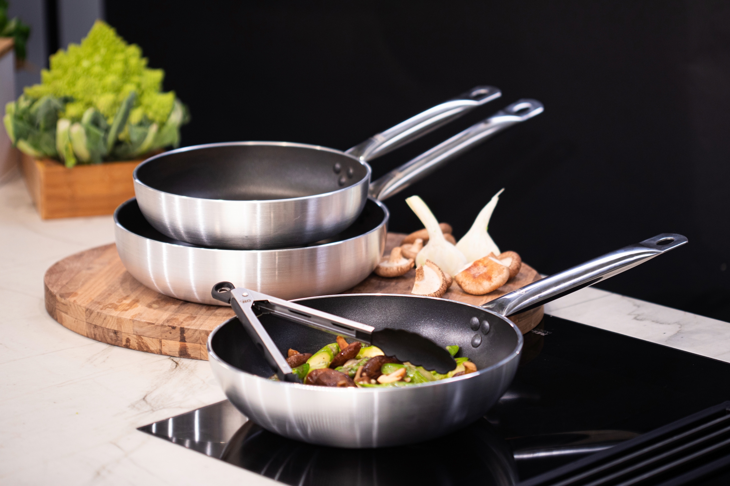 Elo Wok »Wokpfanne 28cm Bistro Line«, Aluminium, (1 tlg.), langer, handlicher Edelstahl Profi Griff, Ø 28 cm, Induktion