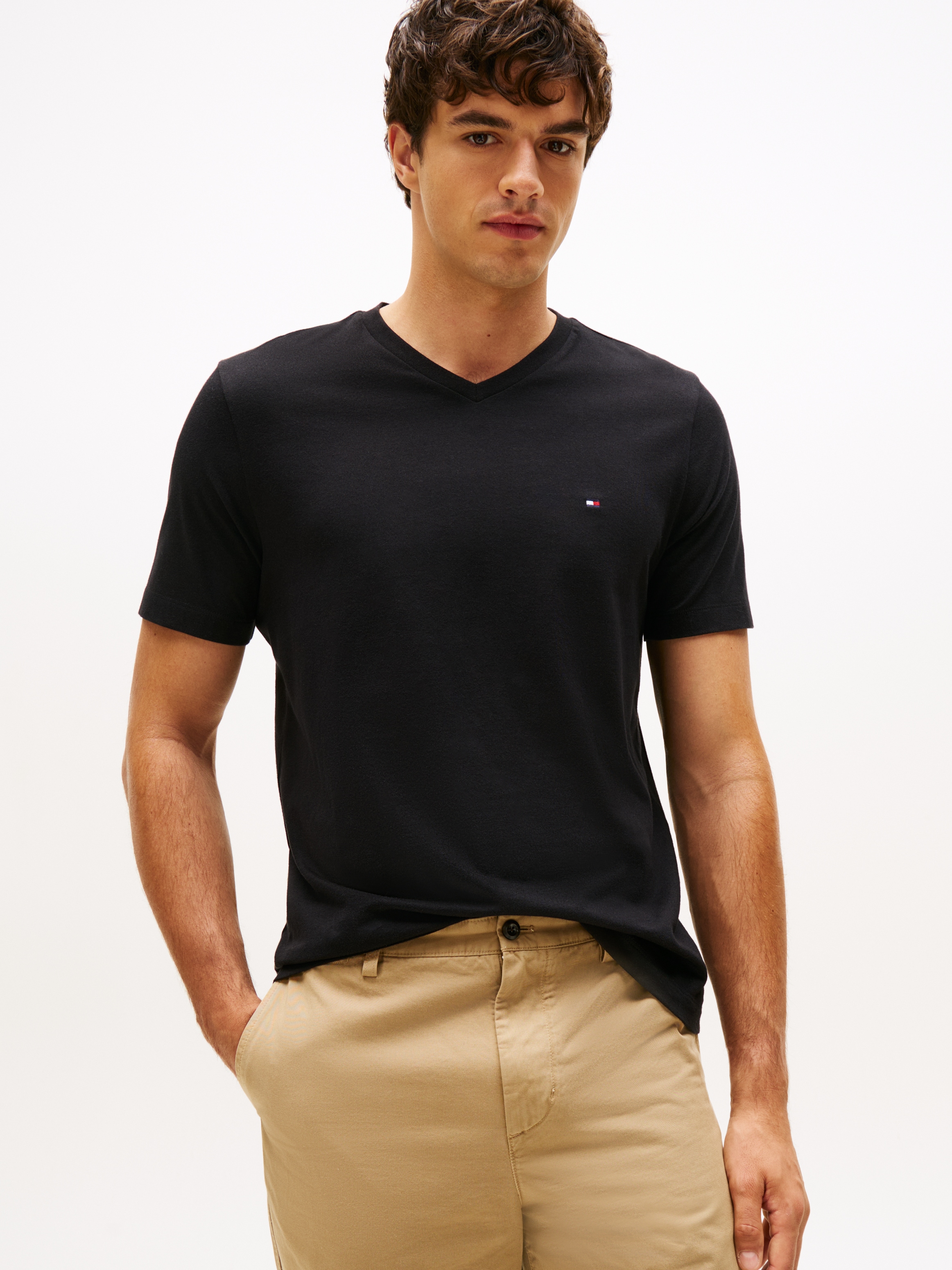 Tommy Hilfiger »ESSENTIAL V-NECK TEE mit V-Ausschnitt und Markenlabel« unifarben, casual, regular fit, Baumwolle, V-Ausschnitt