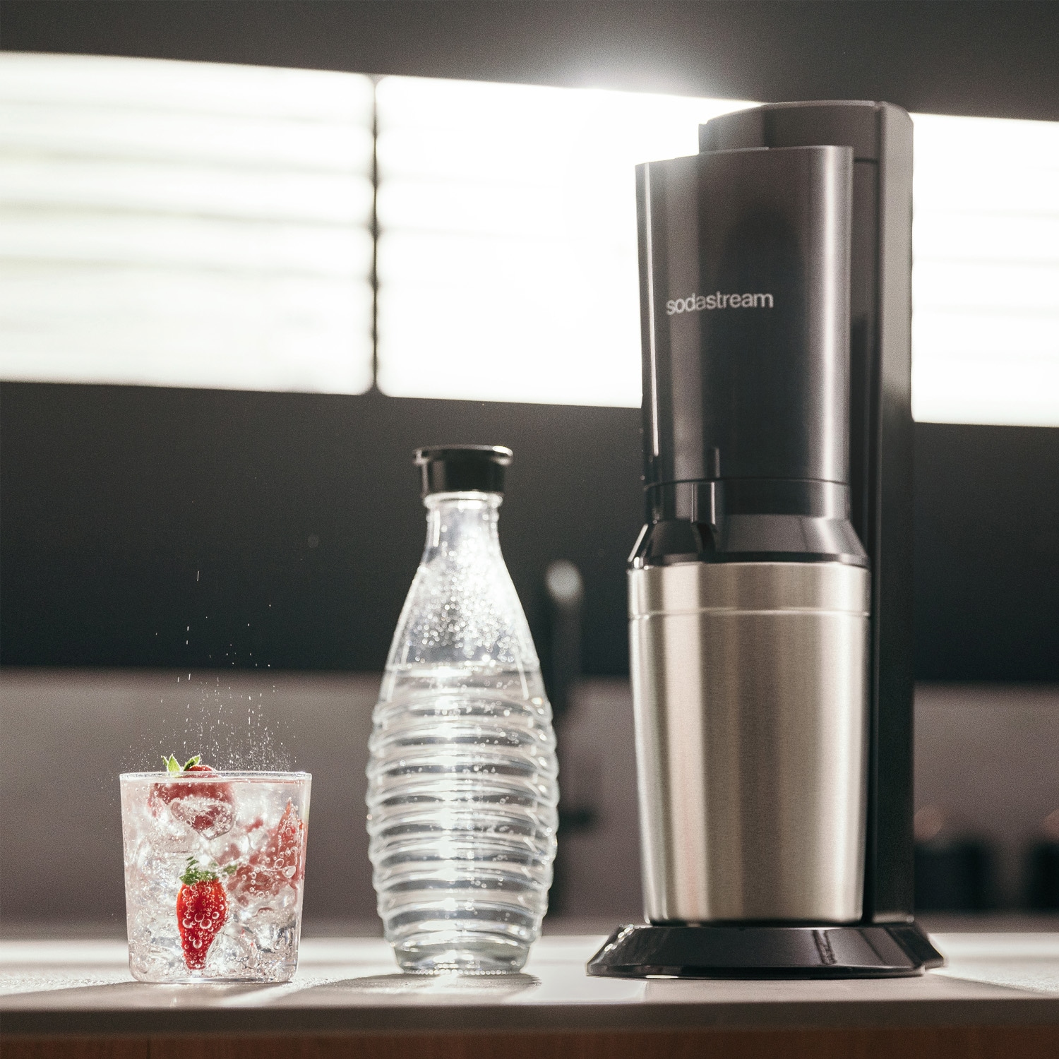 SodaStream Wassersprudler »Crystal 3.0 - Vorteilspack« mit Quick Connect CO2-Zylinder und 3x Glaskaraffe 0,7 L