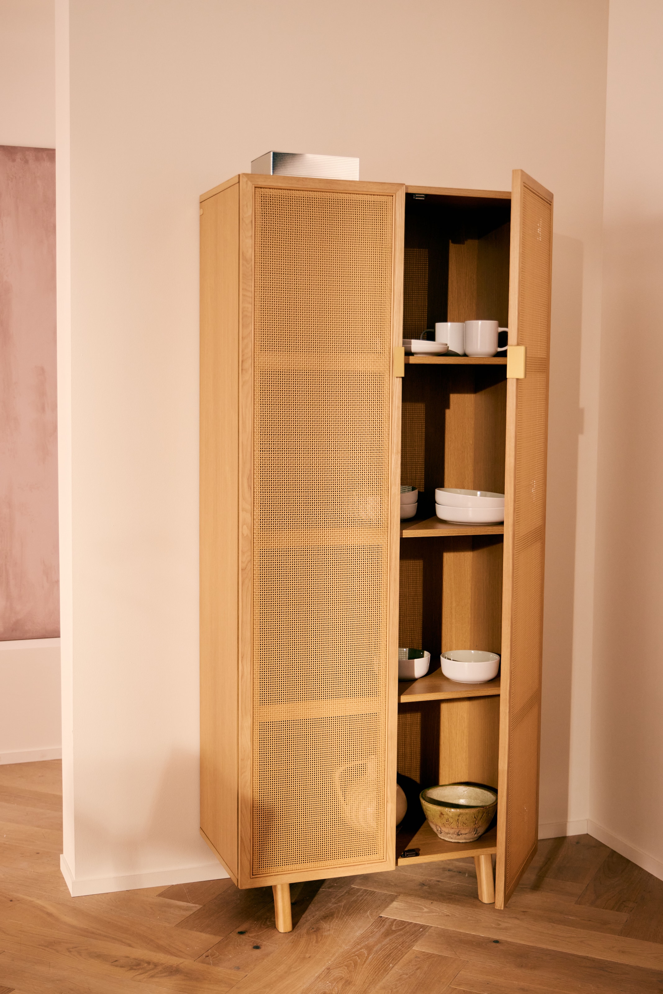 LeGer Home by Lena Gercke Highboard »Lina« Kommode, Melaminoberfläche,  Mit Rattan Einsatz, 4 Innenfächer, teilmassiv