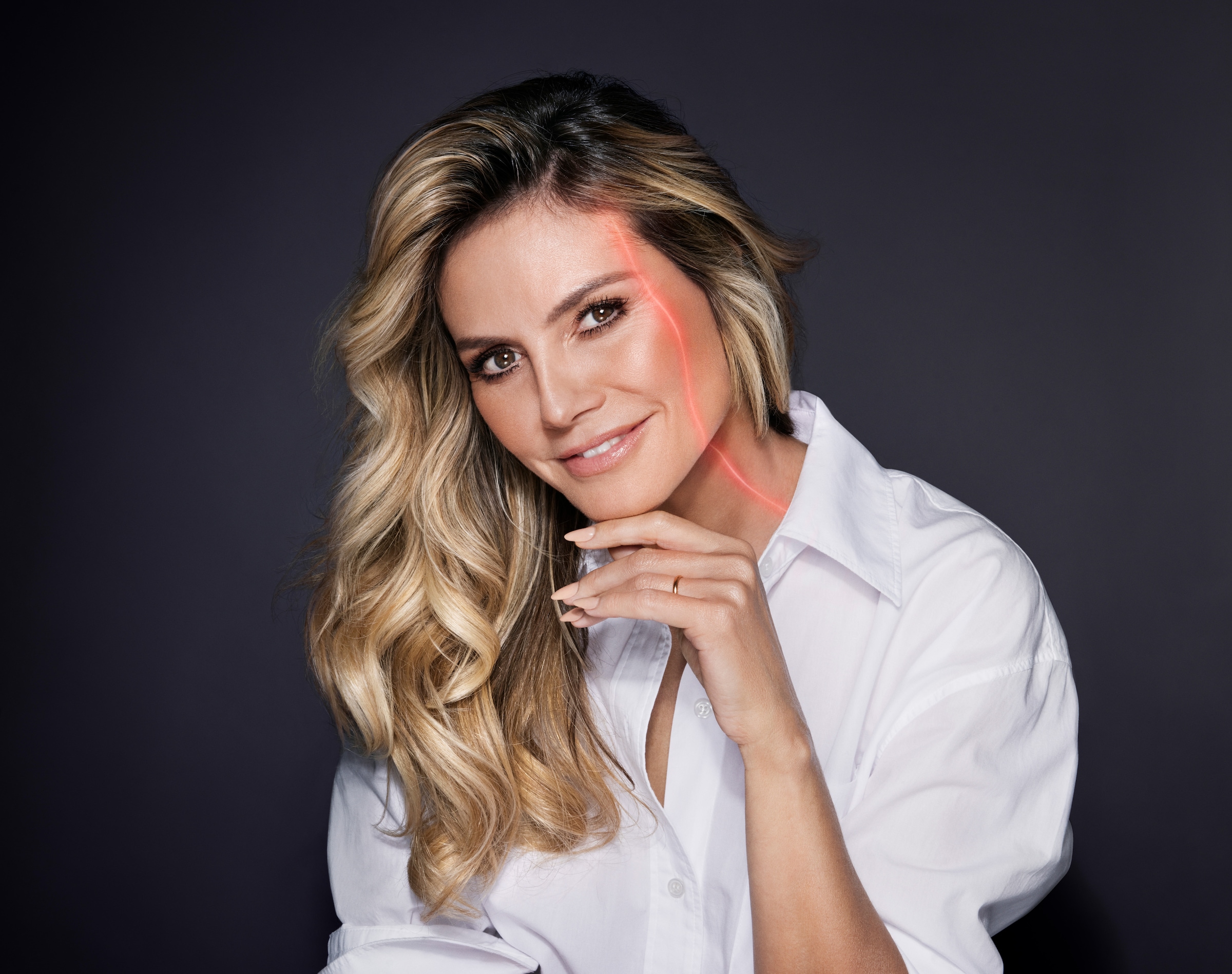 L'ORÉAL PARIS Tagescreme »REVITALIFT LASER DREIFACH-POWER ANTI-AGE TAGESPFLEGE LSF 25« mit Pro-Retinol, Hyaluronsäure und Vitamin C