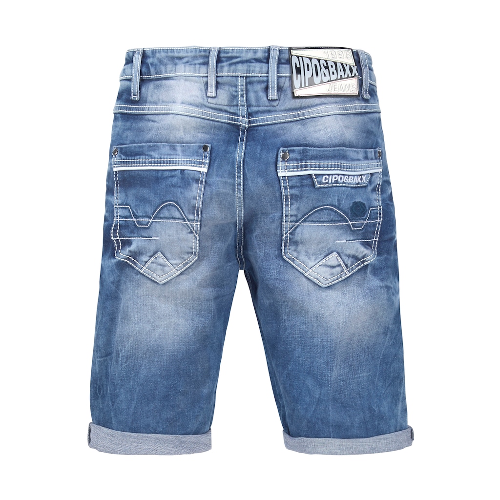 Cipo & Baxx Bermudas, in Denim und mit markanten Taschen