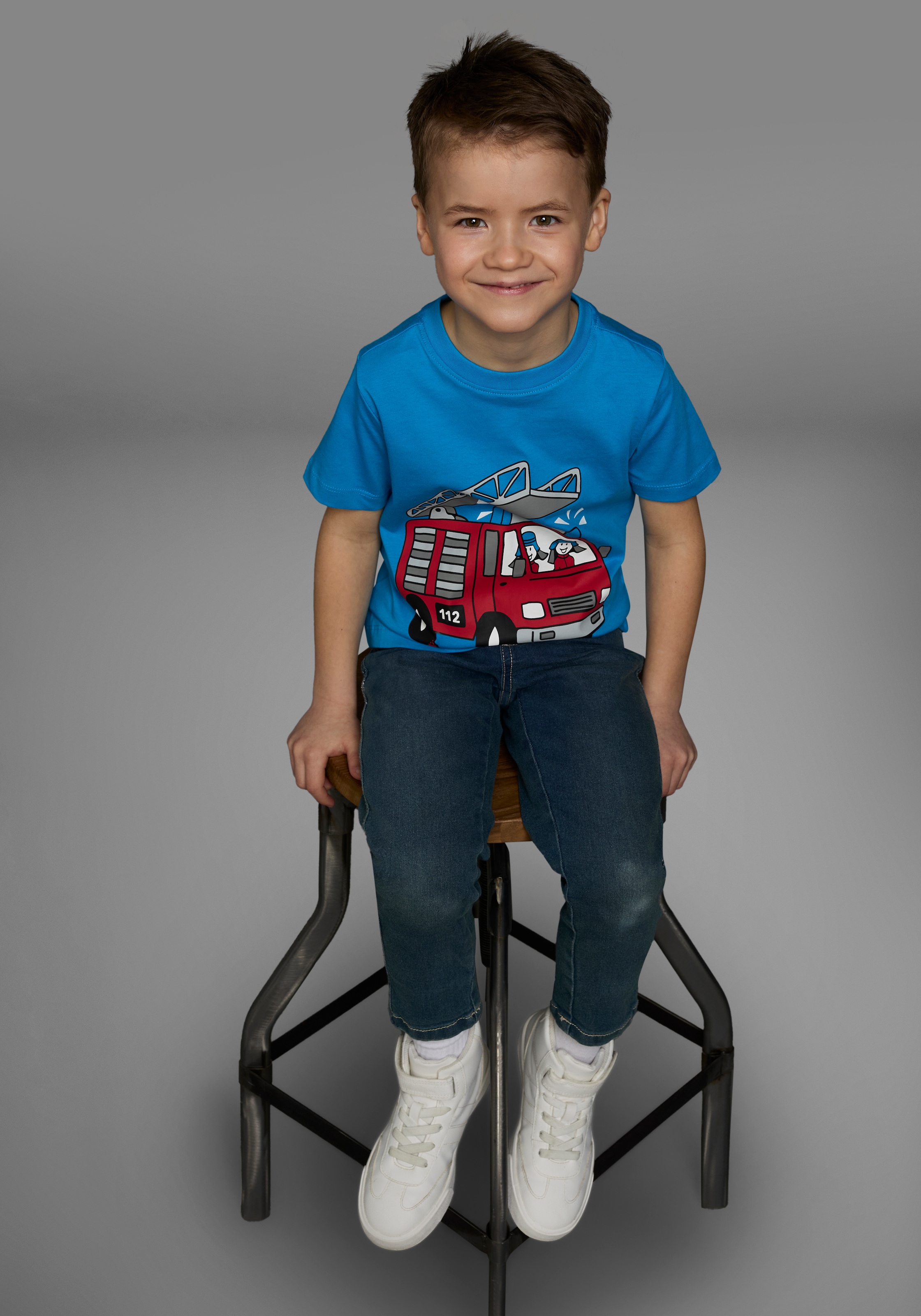 KIDSWORLD T-Shirt »Mit coolem FEUERWEHR Druck«, Kurzarm, Basic-Passform, mit stylischem Druck, Rundhalsausschnitt