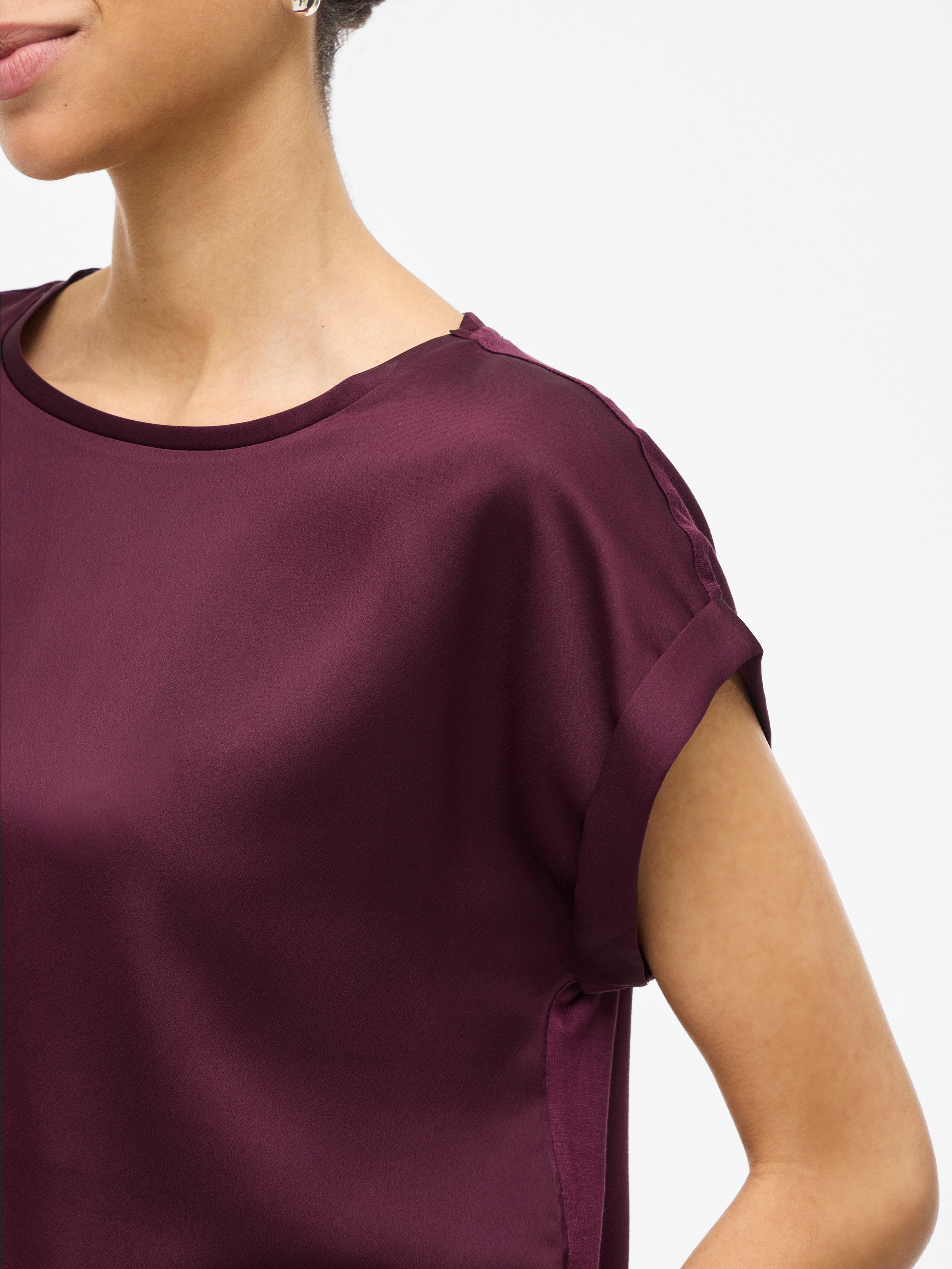 Vila Kurzarmshirt »VIELLETTE S/S SATIN TOP - NOOS«, Satin Optik