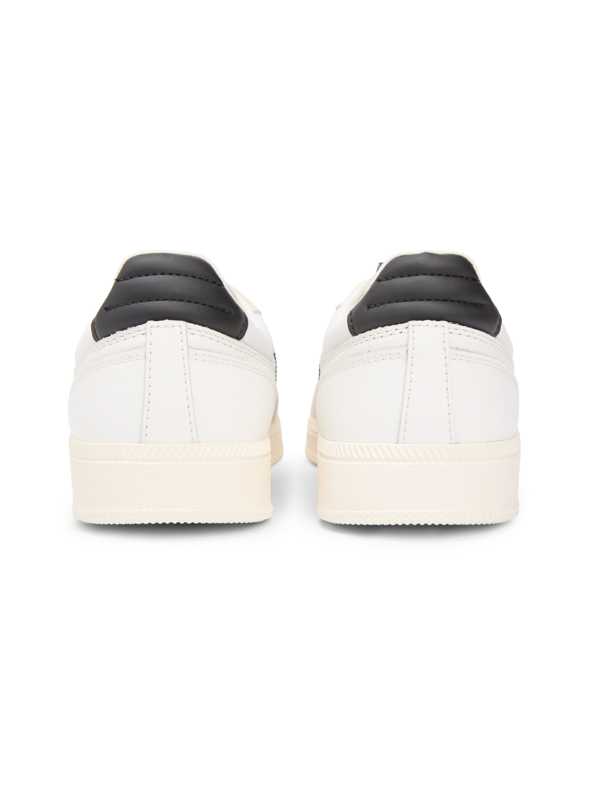 Tommy Jeans Sneaker »THE GREENWICH EDGE MIX«  Schnürschuh, Freizeitschuh mit Kontrastdetails -klein ausfallend
