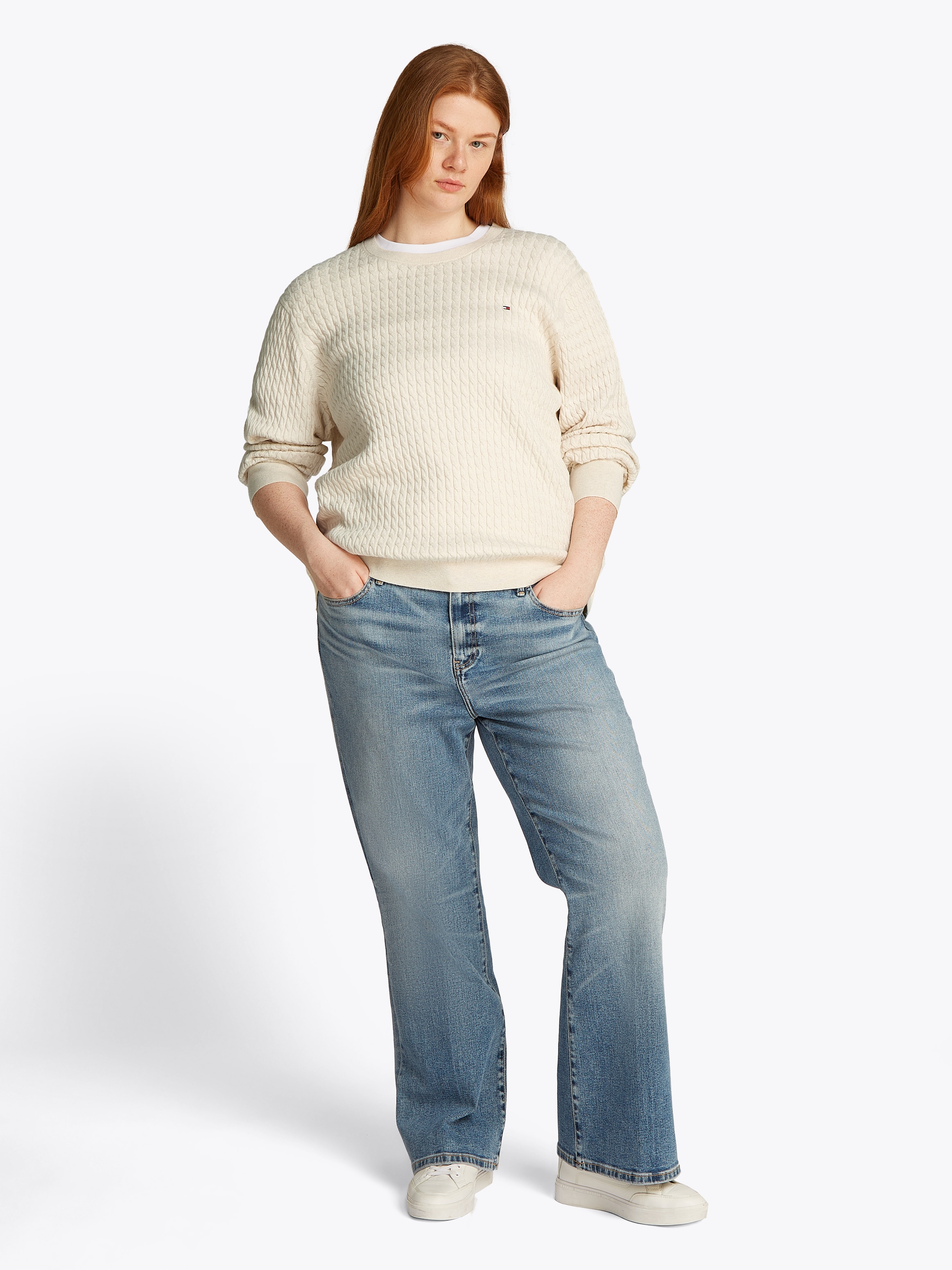 Tommy Hilfiger Curve Rundhalspullover »CRV CO CABLE C-NK LS SWEATER«, in Großen Größen, Zopfmuster, Logostickerei