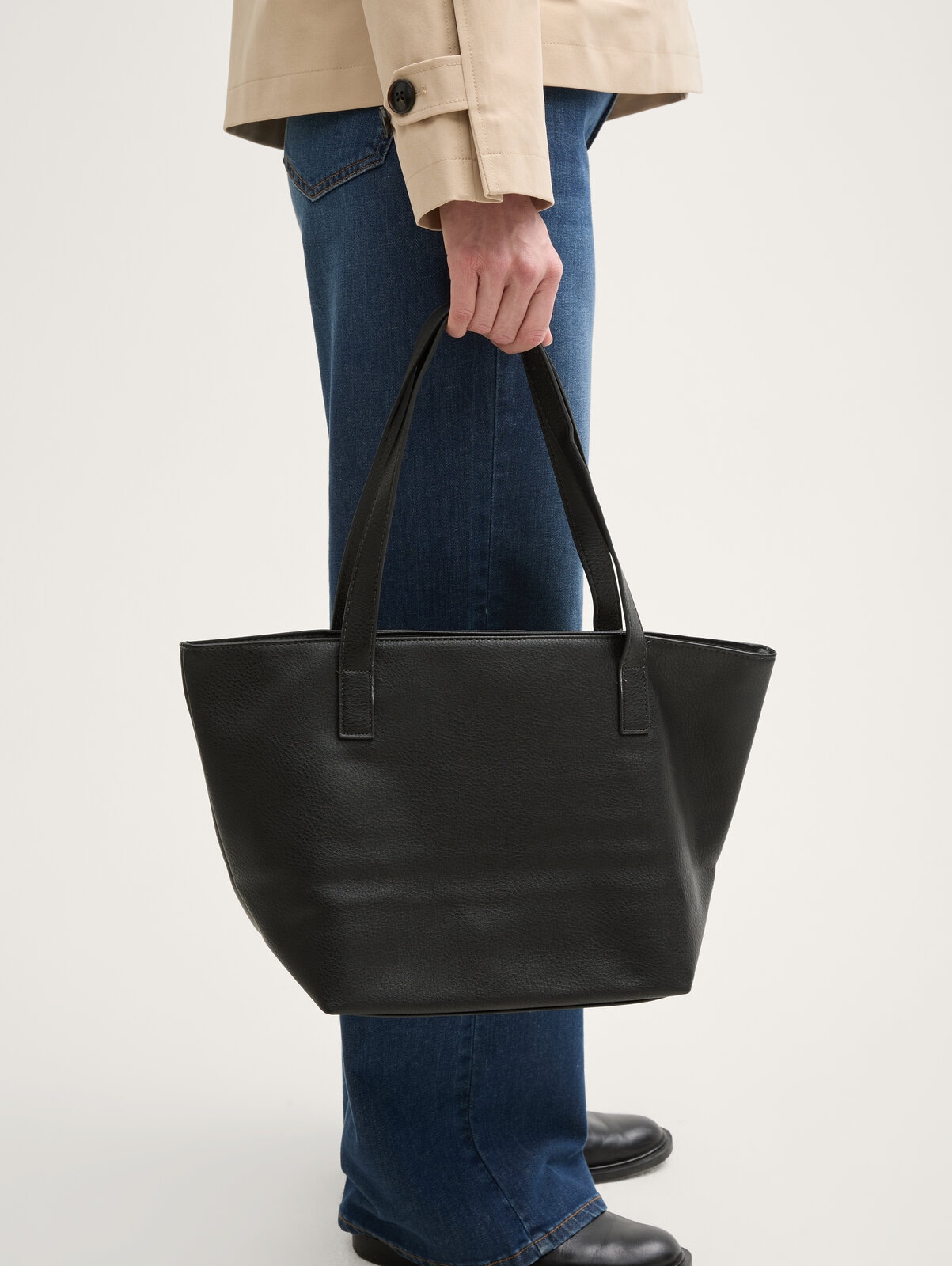 TOM TAILOR Shopper »Miri zip«, aus griffigem Lederimitat mit praktischen flachen Handgriffen