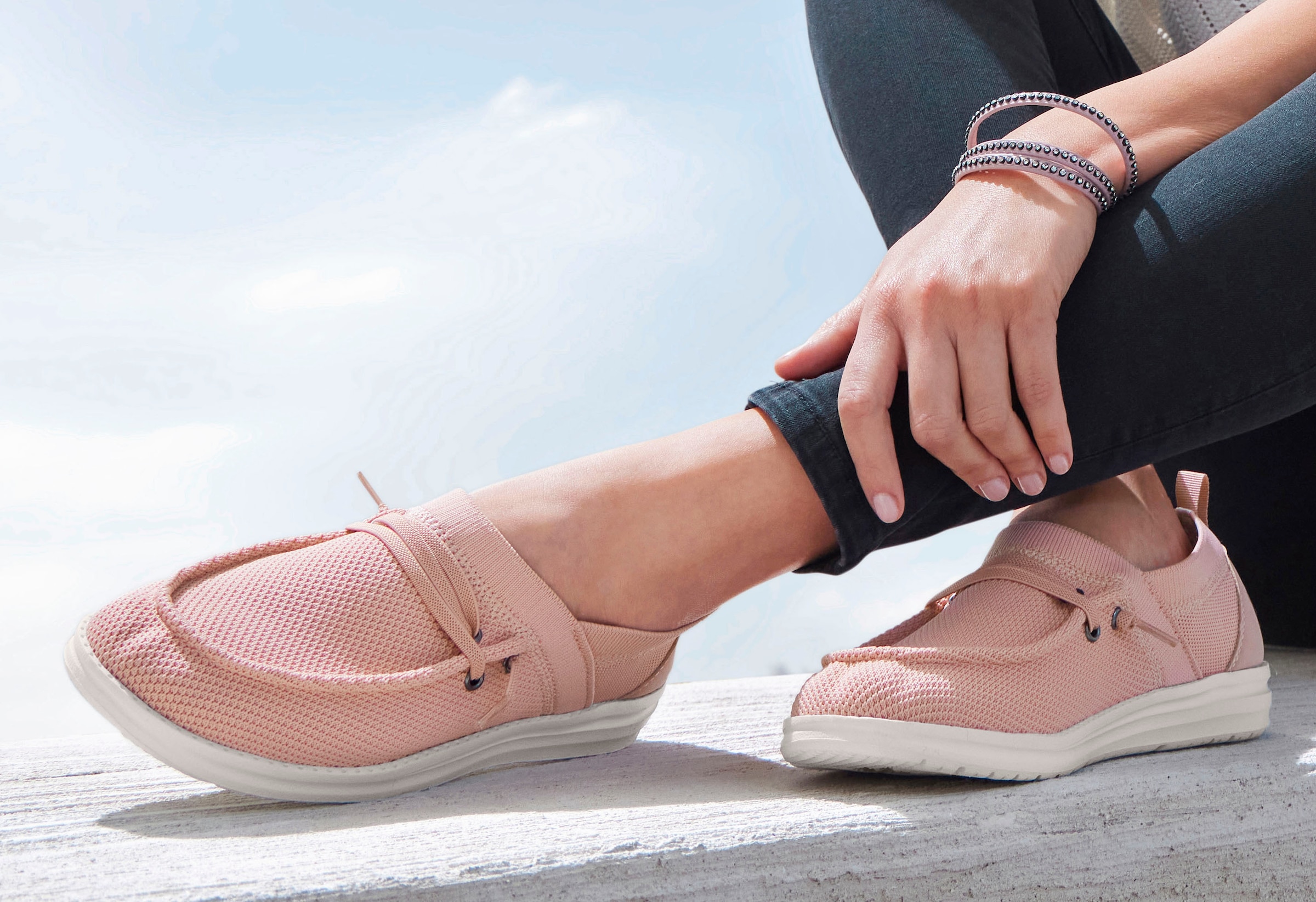 Vivance Sneaker »Freizeitschuh, Halbschuh,«, in Mesh-Optik zum Reinschlüpfen mit elastischen Schnürbändern VEGAN