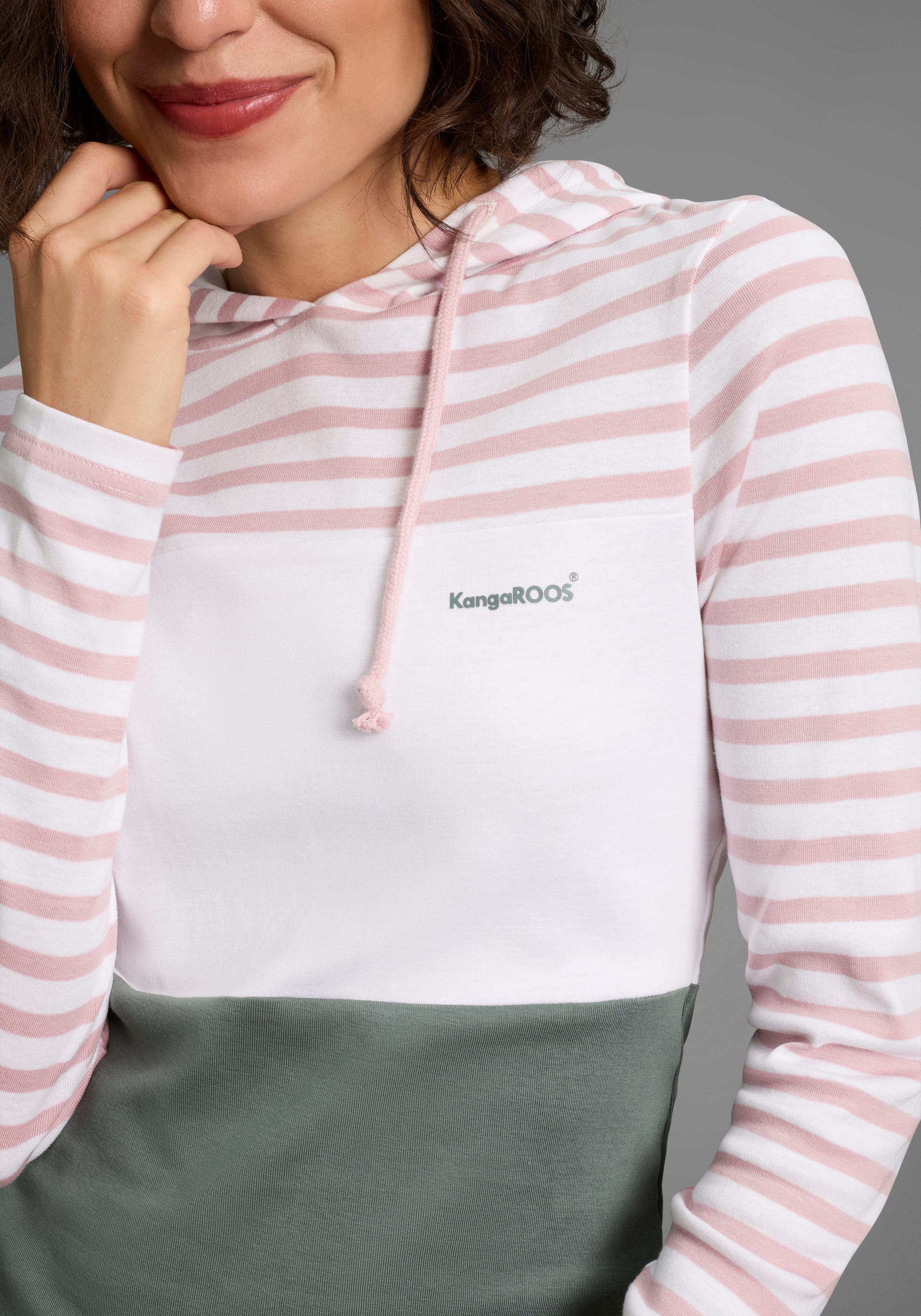 KangaROOS Kapuzenshirt, Langarm, sehr figurbetont, mit Colourblocking-Optik