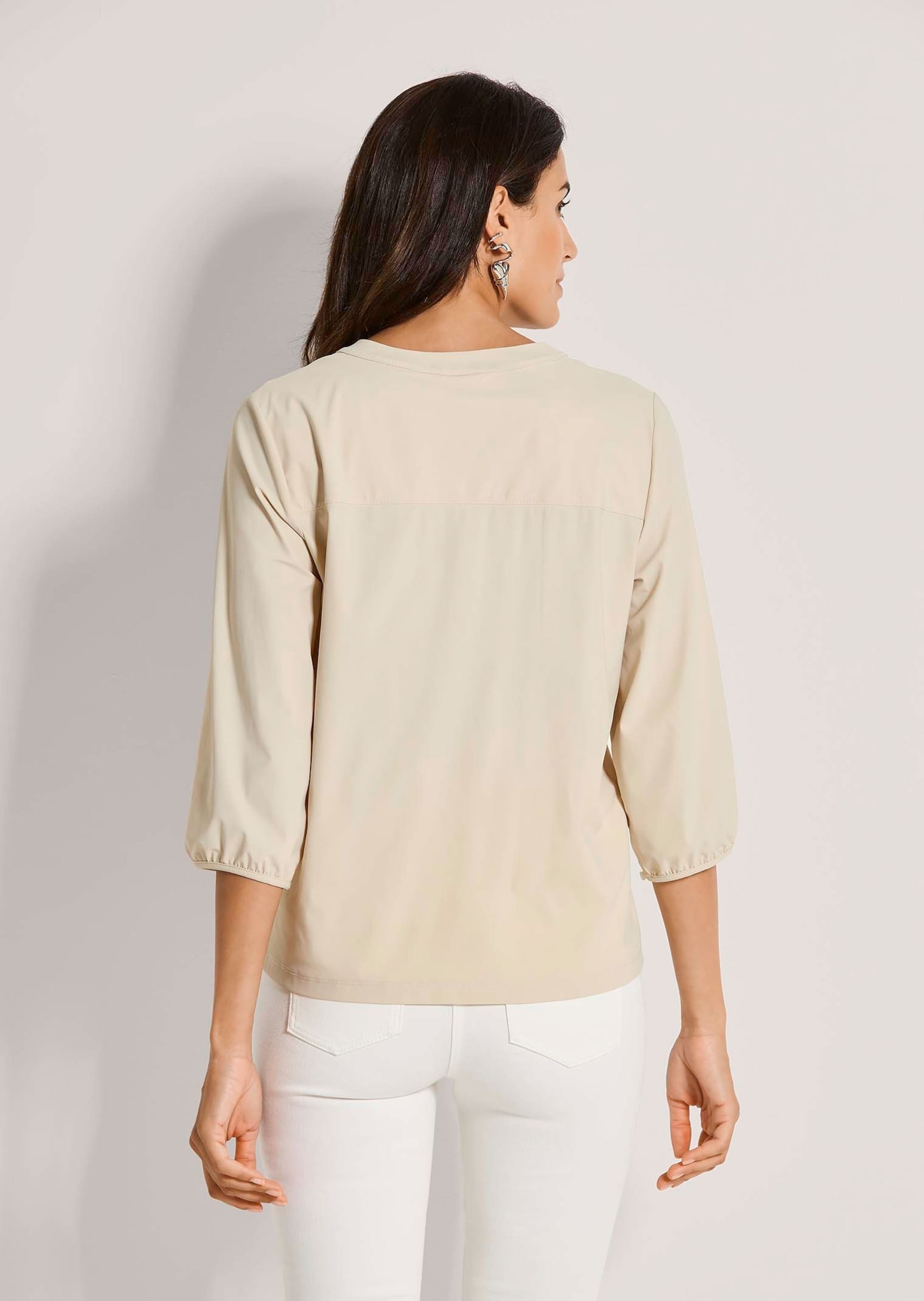 MADELEINE Kurzarmbluse »Jerseybluse Elegante Schlupfbluse mit V-Ausschnitt« Bluse mit Rundhalsausschnitt und kleinem V-Ausschnitt