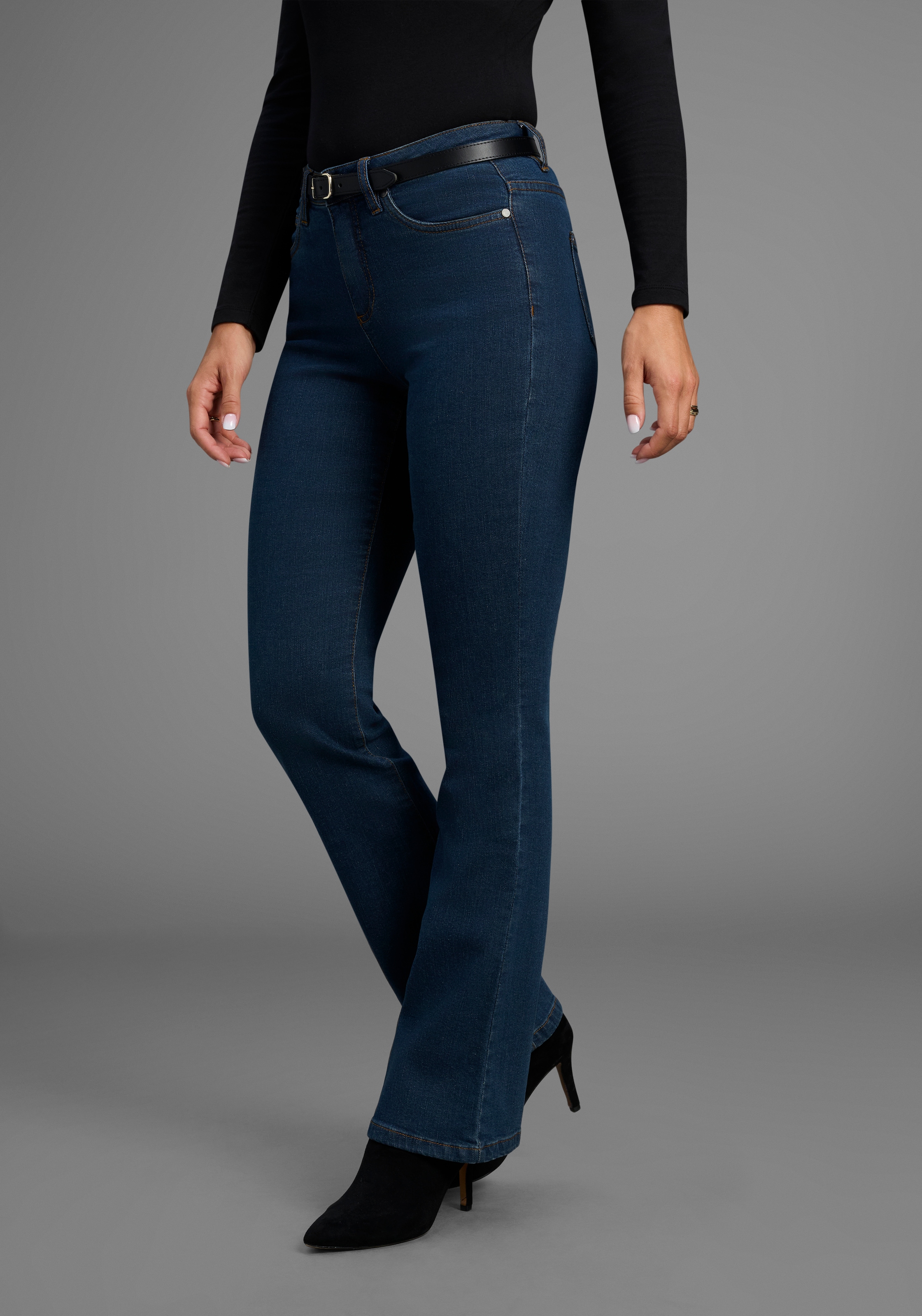 Arizona Damen Bootcut-Jeans »Comfort-Fit« ausgestellte Beinform in blau, Größe 18