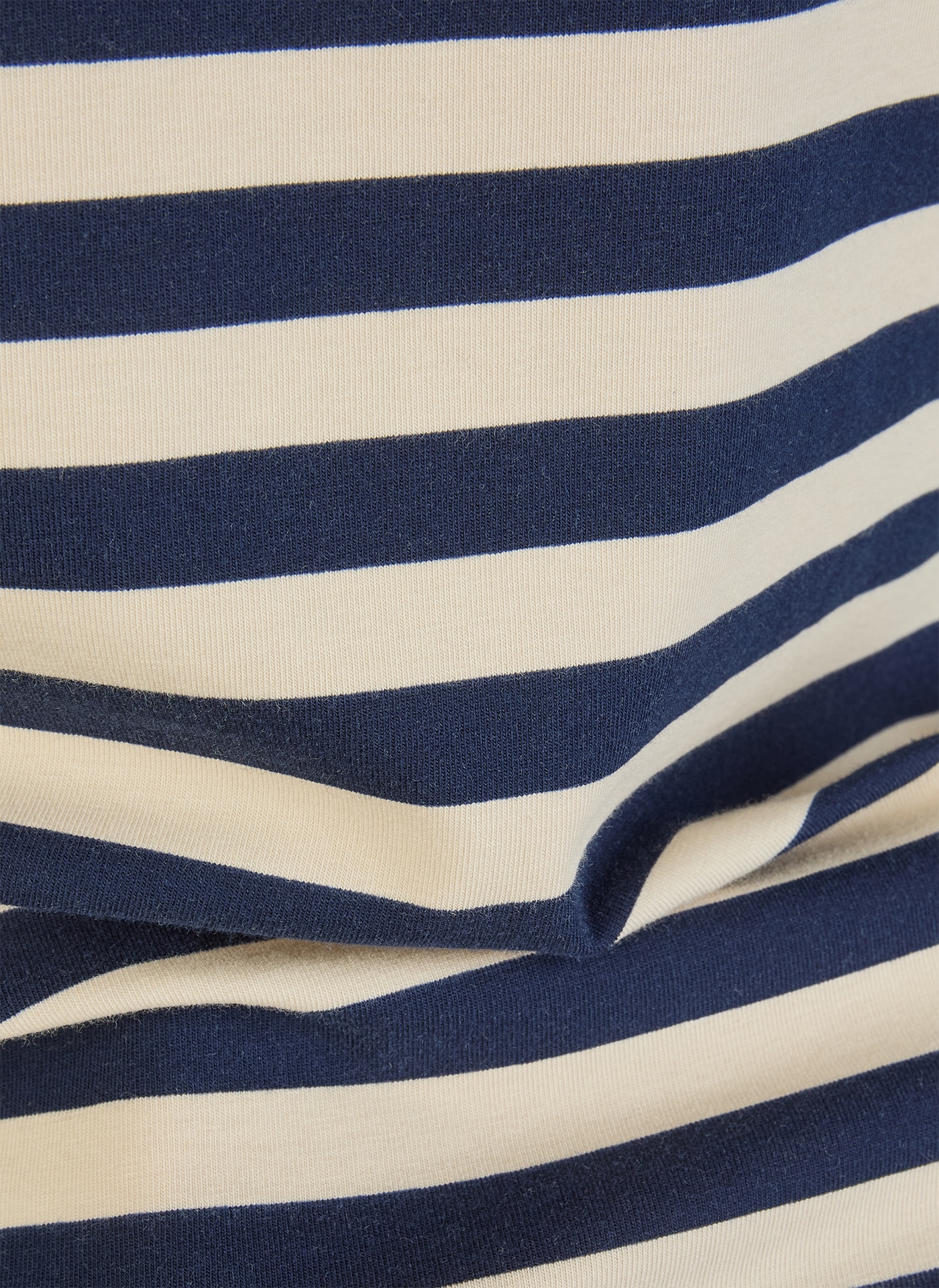Rabe mit Rundhals und im Streifen-Look