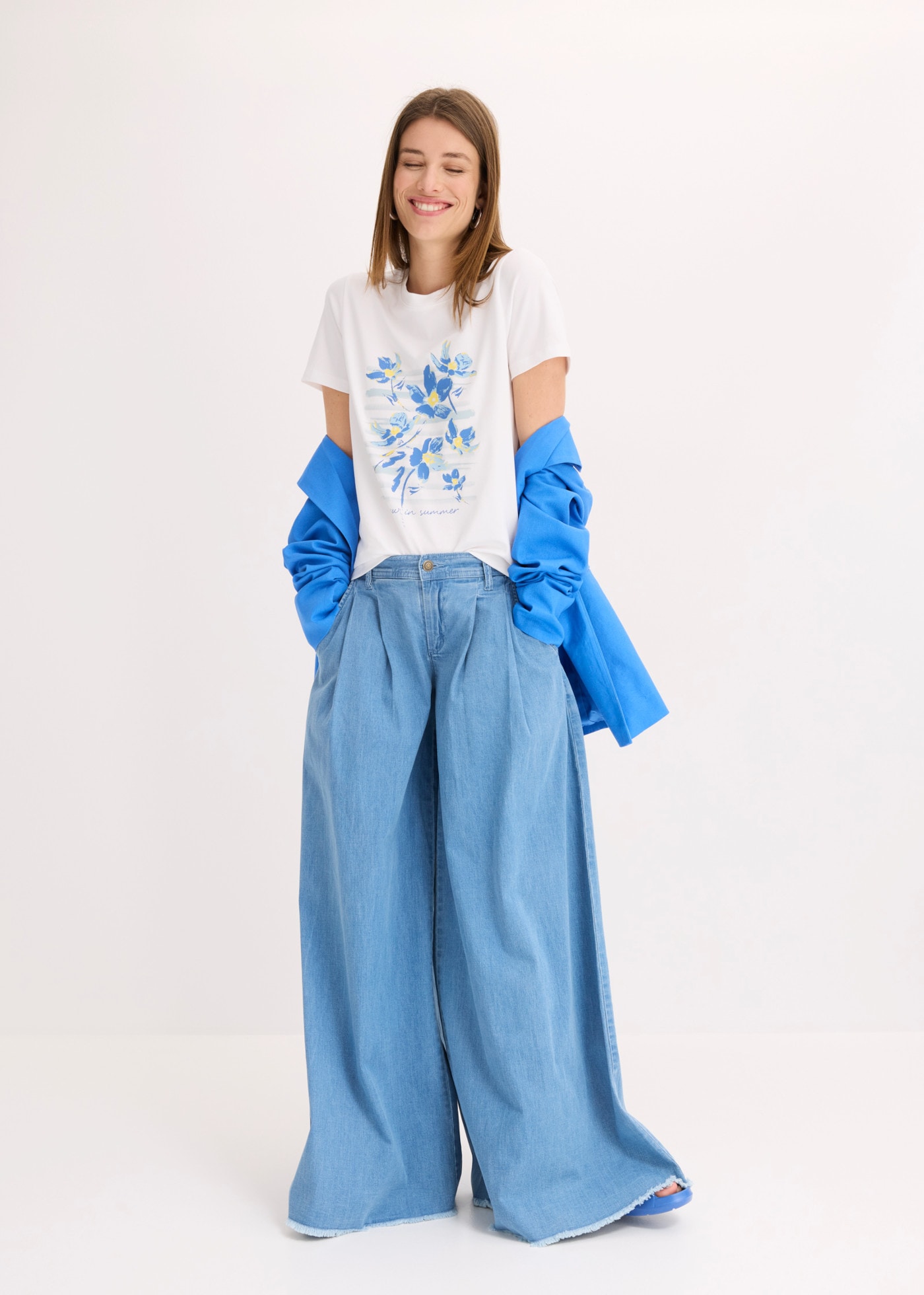 bonprix T-Shirt bequeme Passform, aus Baumwolle und Elasthan, Kurzarm-Design
