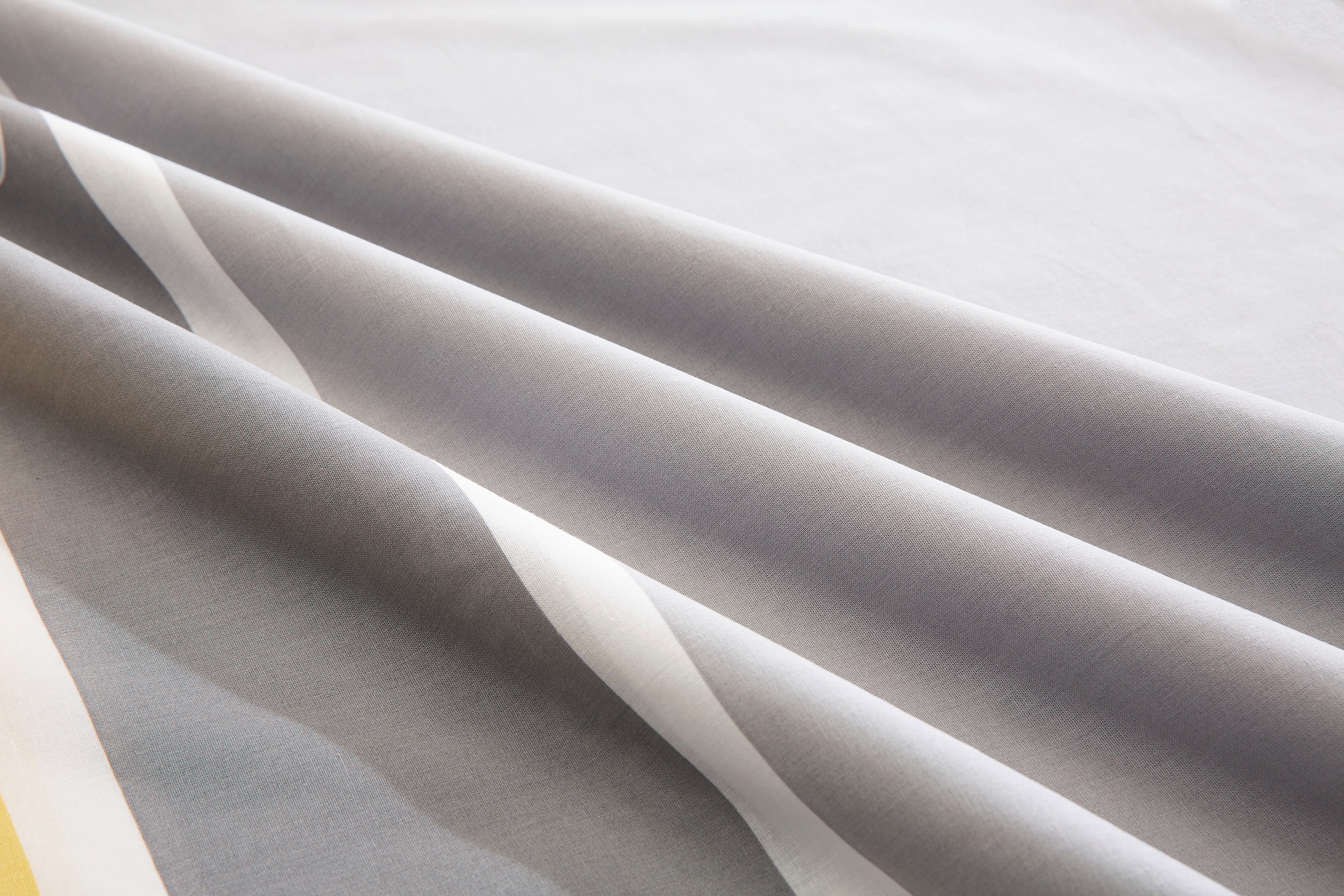 TOM TAILOR HOME Bettwäsche »Felix in Gr. 135x200 oder 155x220 cm« 3 Stk. mit GRATIS-Zugabe: Gästehandtuch (100% Baumwolle), mit Reißverschluss