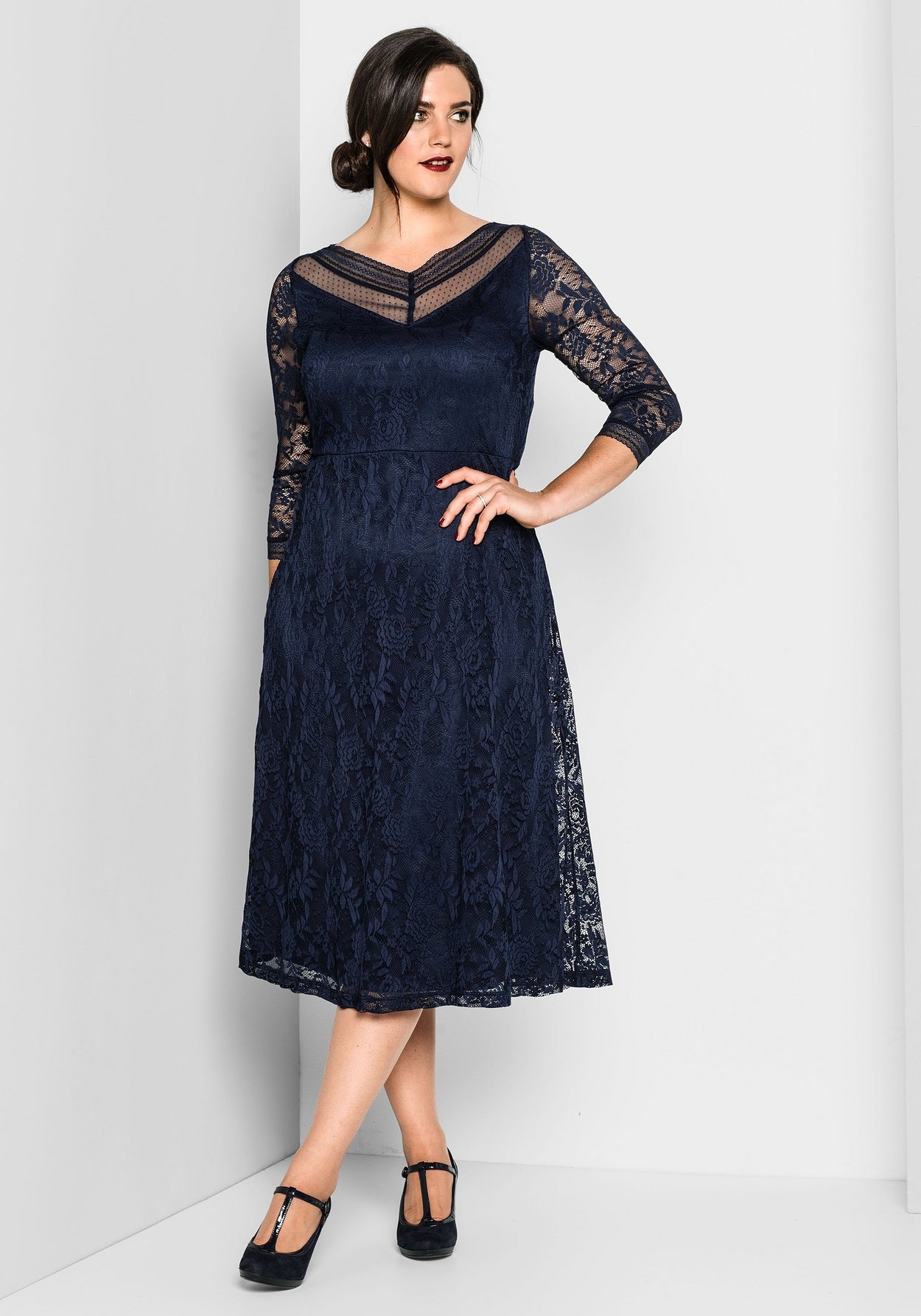 Sheego Abendkleid »Kleid aus elastischer und bequemer Qualität«