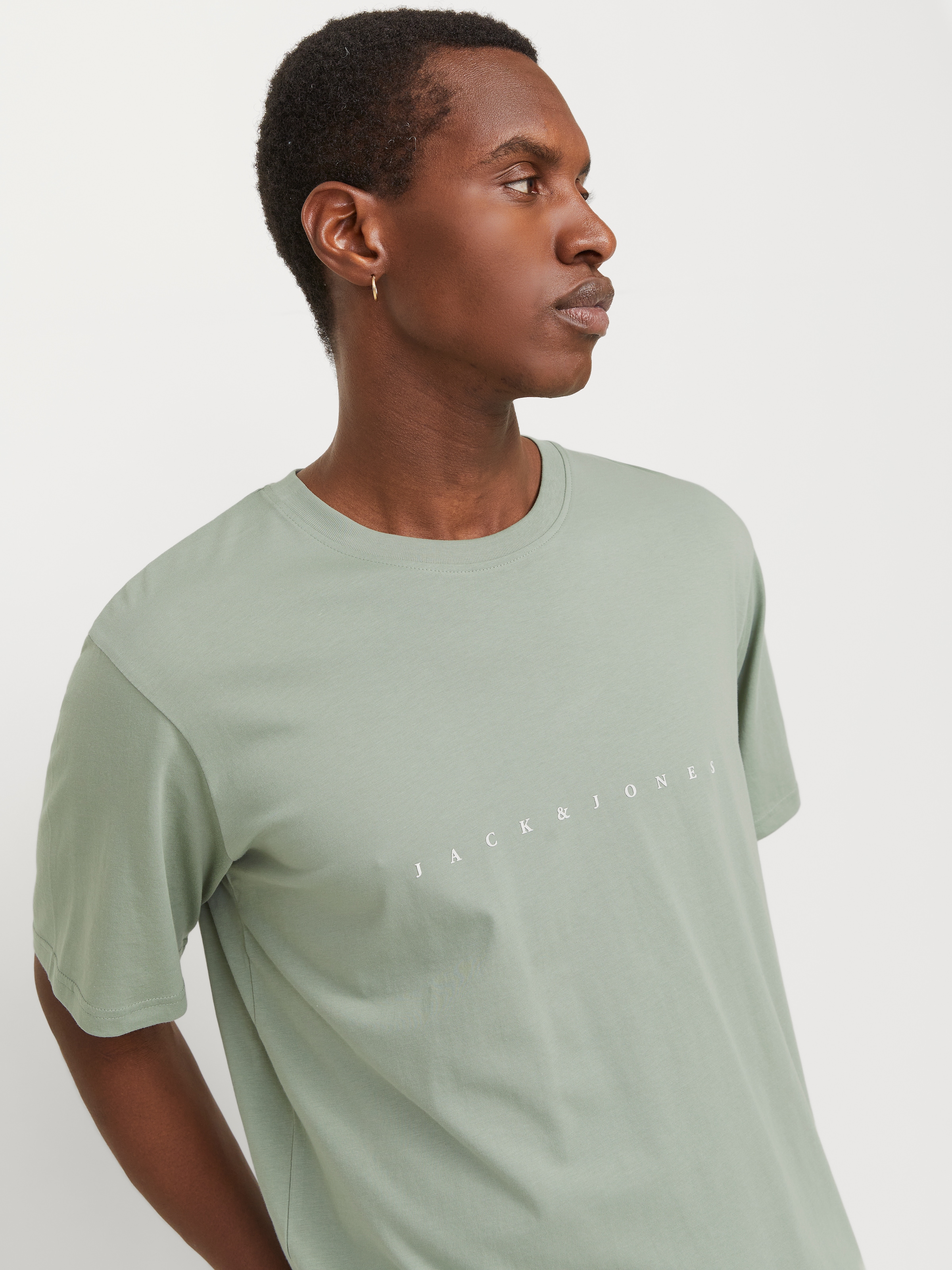 Jack & Jones Rundhalsshirt »JJESTAR JJ TEE SS NOOS«, mit Logo Schriftzug