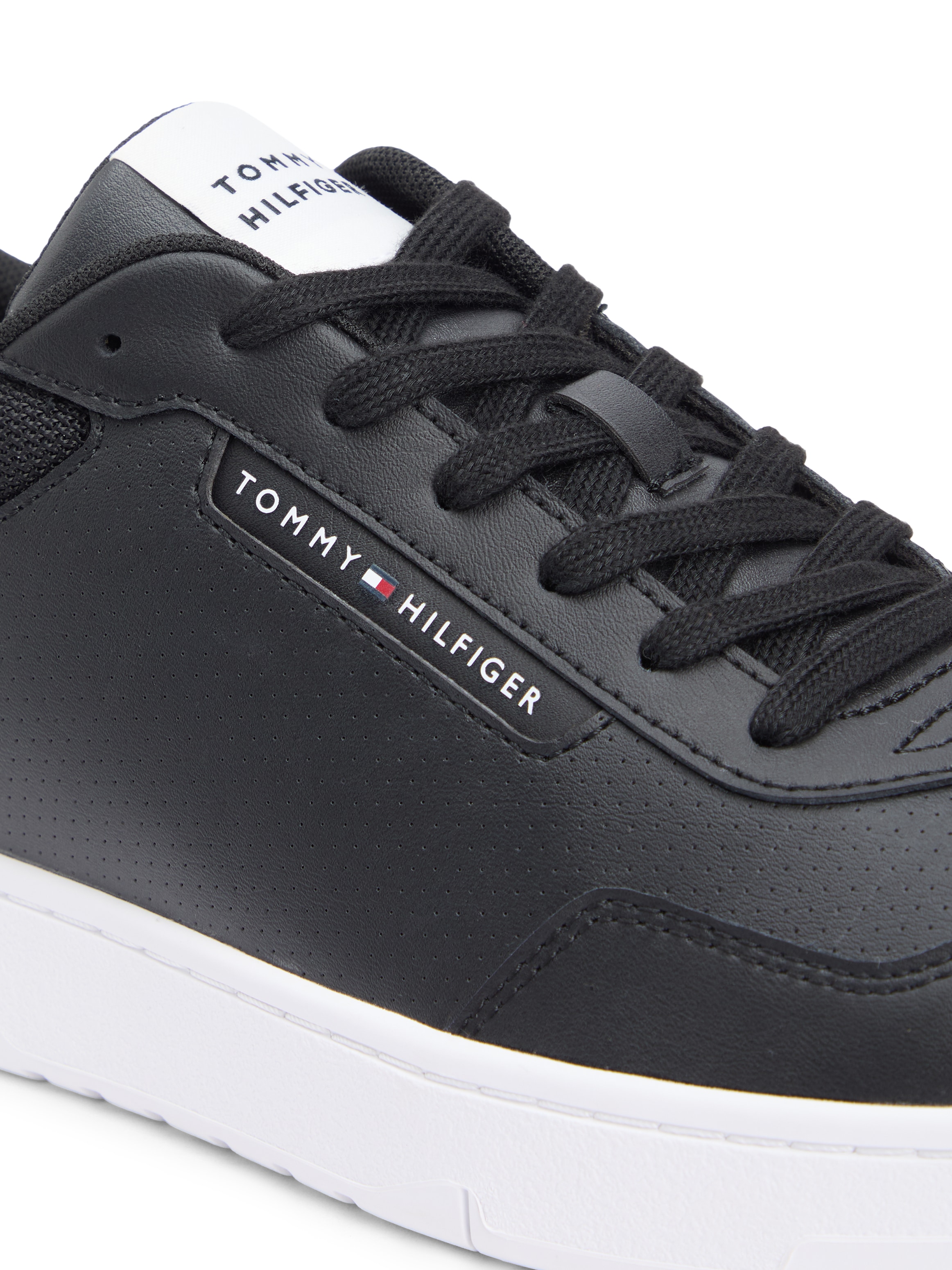 Tommy Hilfiger Sneaker »BASKET CORE LITE LTH«  Freizeitschuh, Halbschuh, Schnürschuh mit Logo an der Schuhzuge