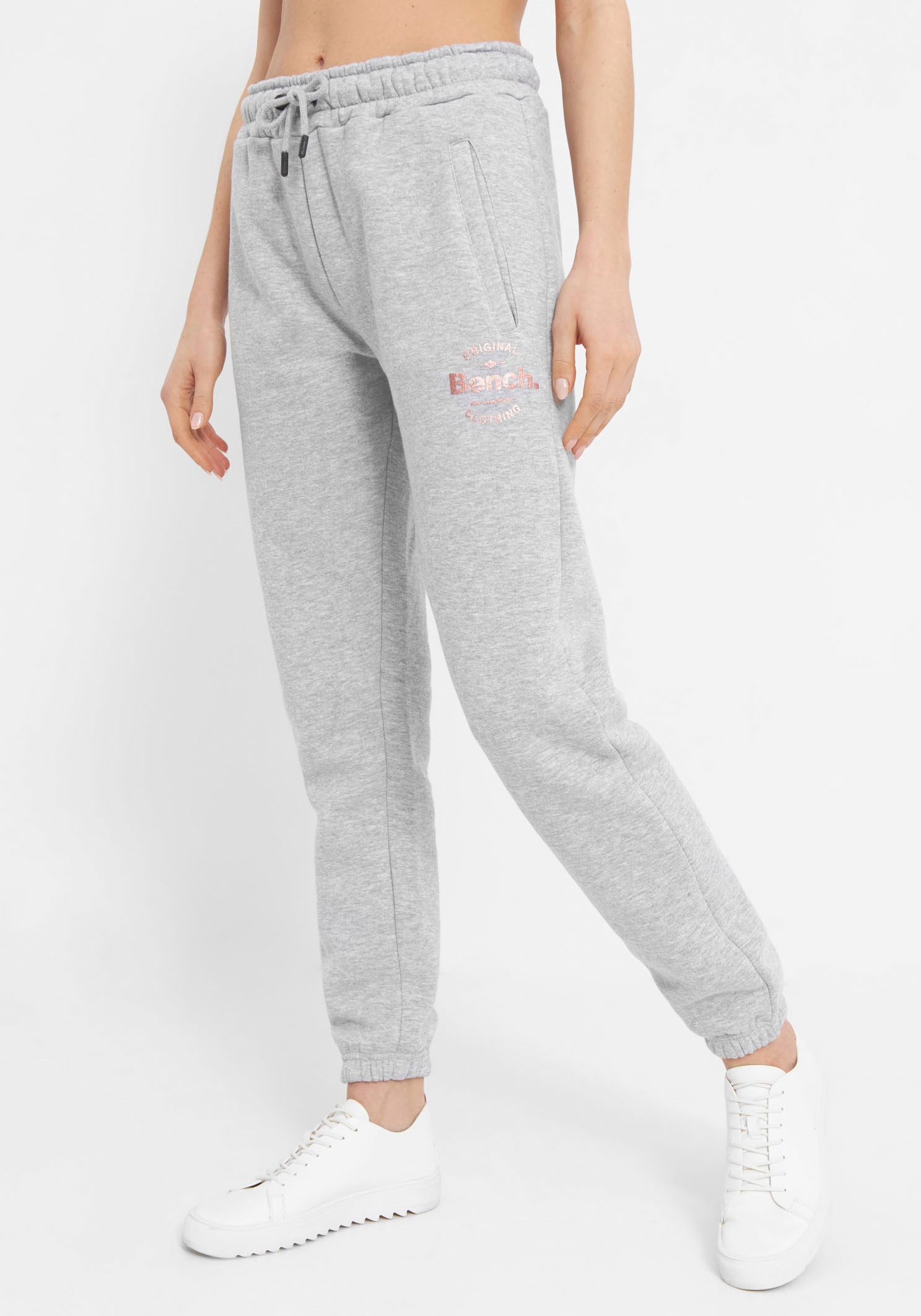 Bench. Sweathose »TAVI«, mit schmalem Bein