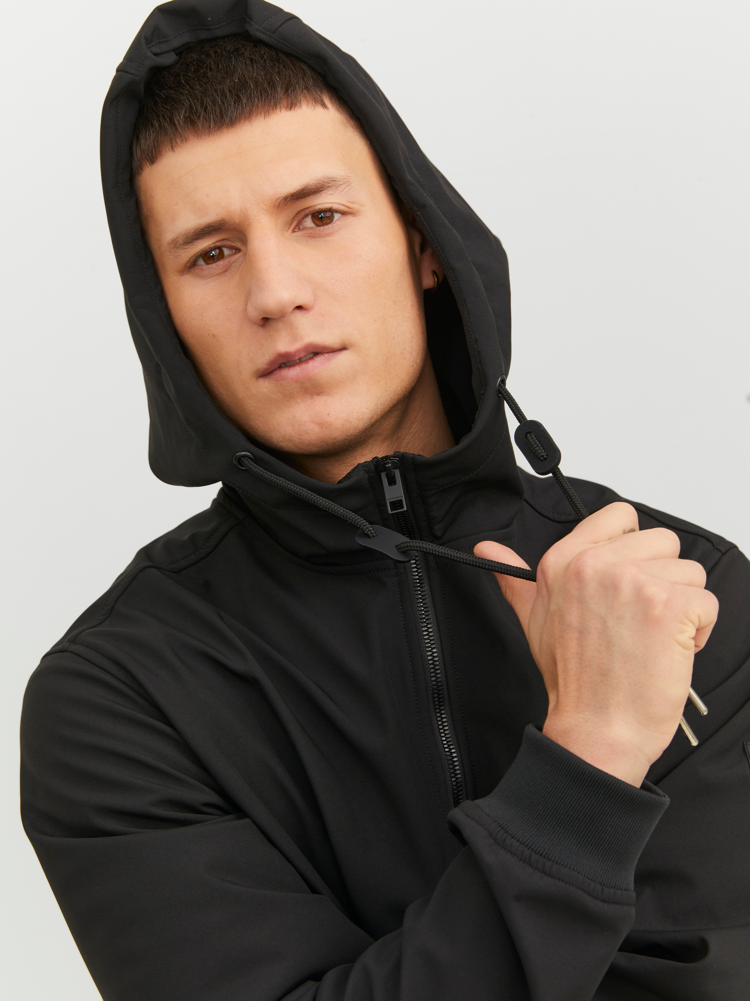 Jack & Jones Softshelljacke »JJEBASIC mit wasserabweisender Funktion« mit Kapuze Kunstfaser, regular fit