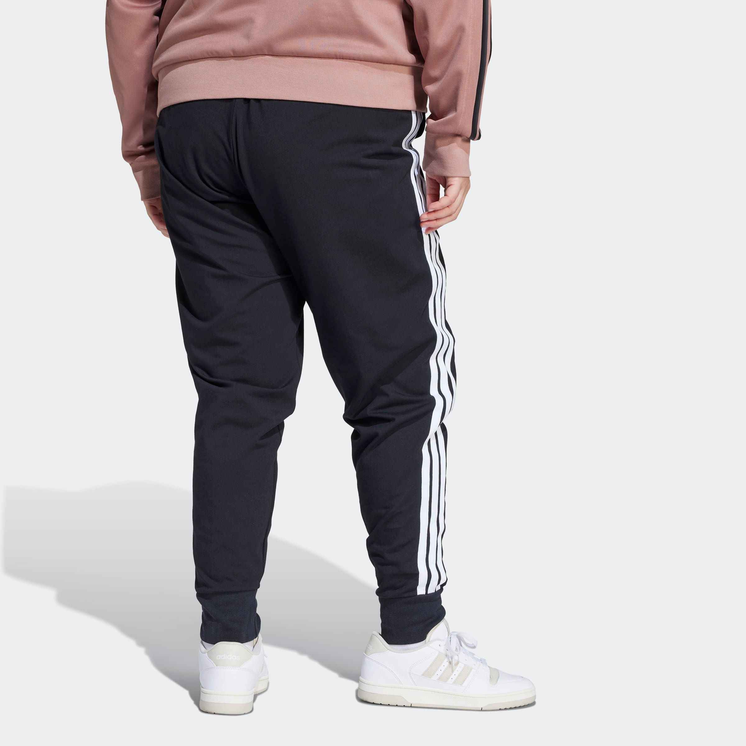 adidas Sportswear Sporthose »ESSENTIALS 3-STREIFEN JOGGER- (GROSSE GRÖSSEN)«