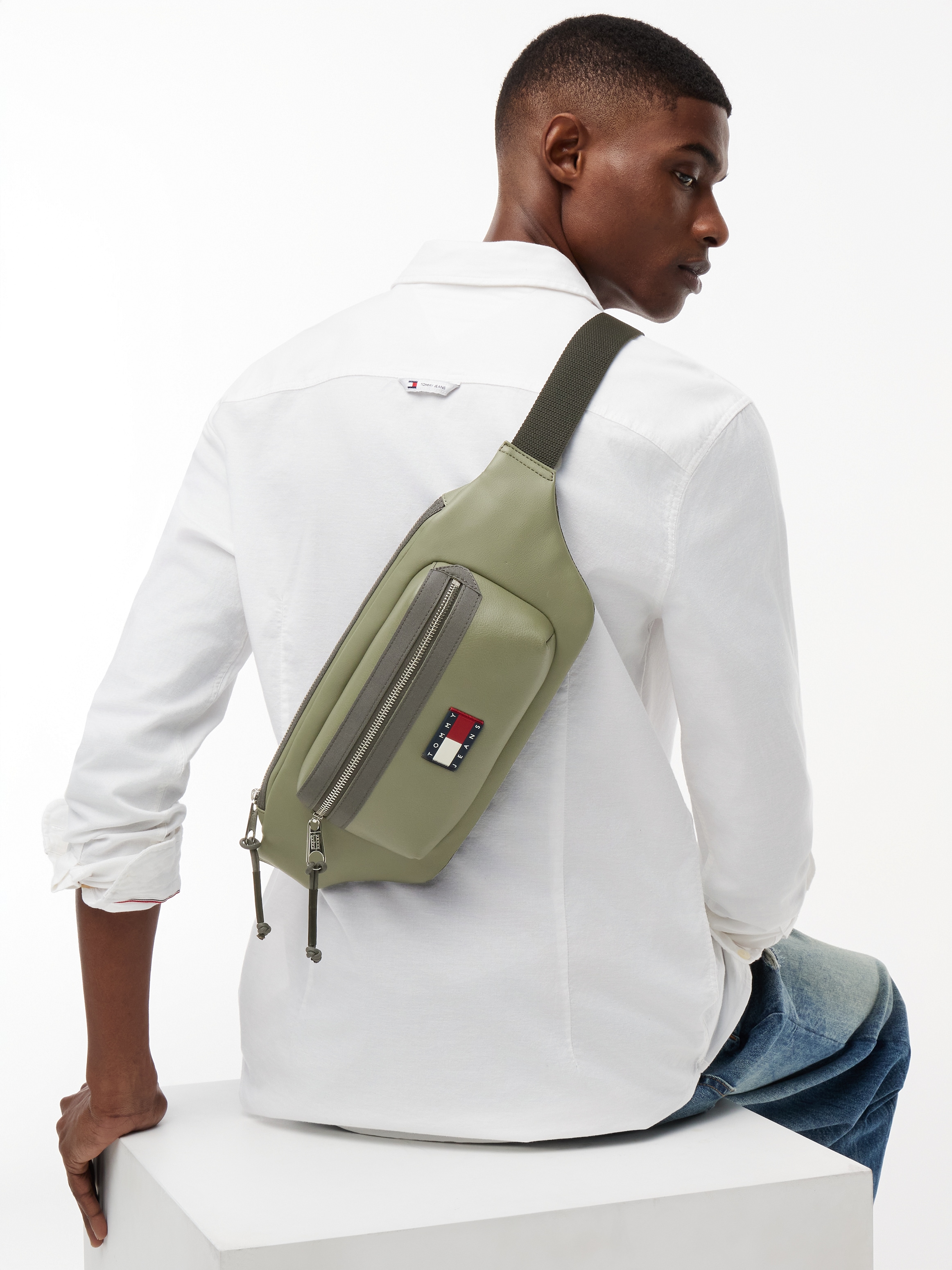 Tommy Jeans Bauchtasche »TJM ELEVATED PU BUMBAG« Unisex Gürteltasche, Crossbody Bag mit Logo-Aufnäher