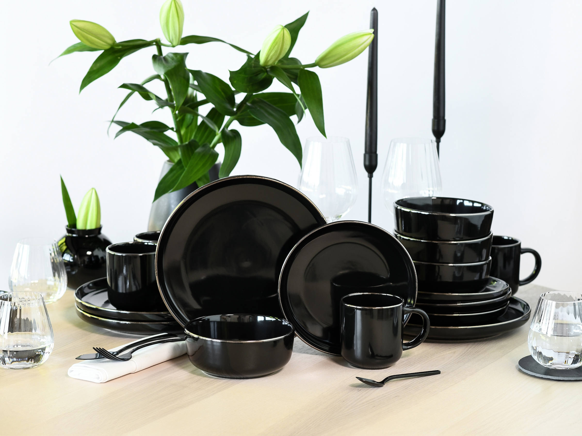 CreaTable Kombiservice »Nordic Festive, Service 16-tlg.« Minimalistisches Design, Dezente goldene Akzente
