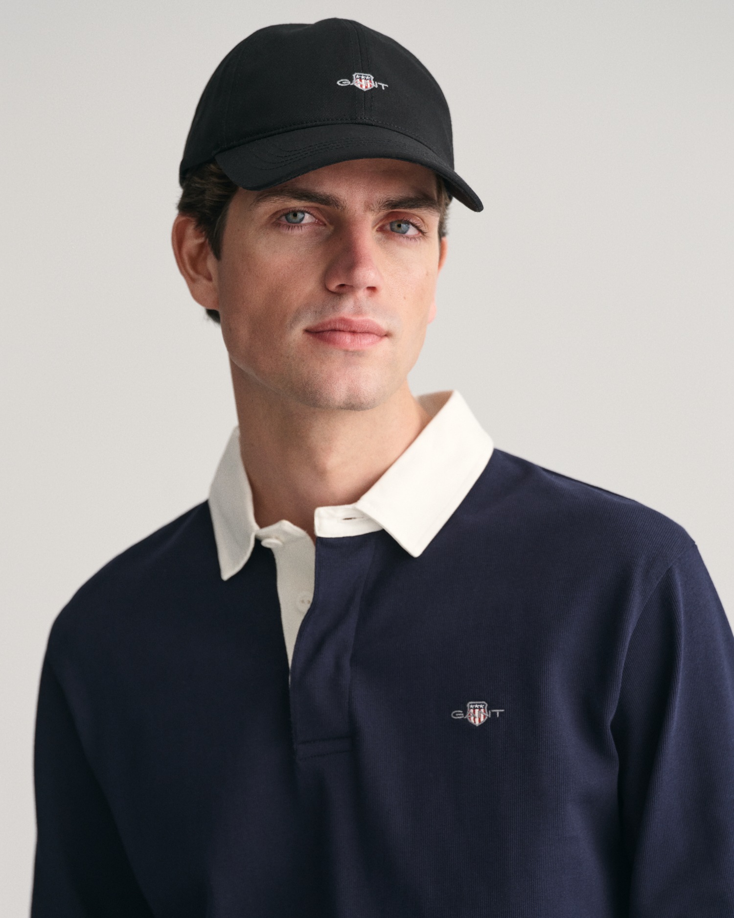 Gant Rugbyshirt »REG SHIELD HEAVY RUGGER« mit Logostickerei auf der Brust