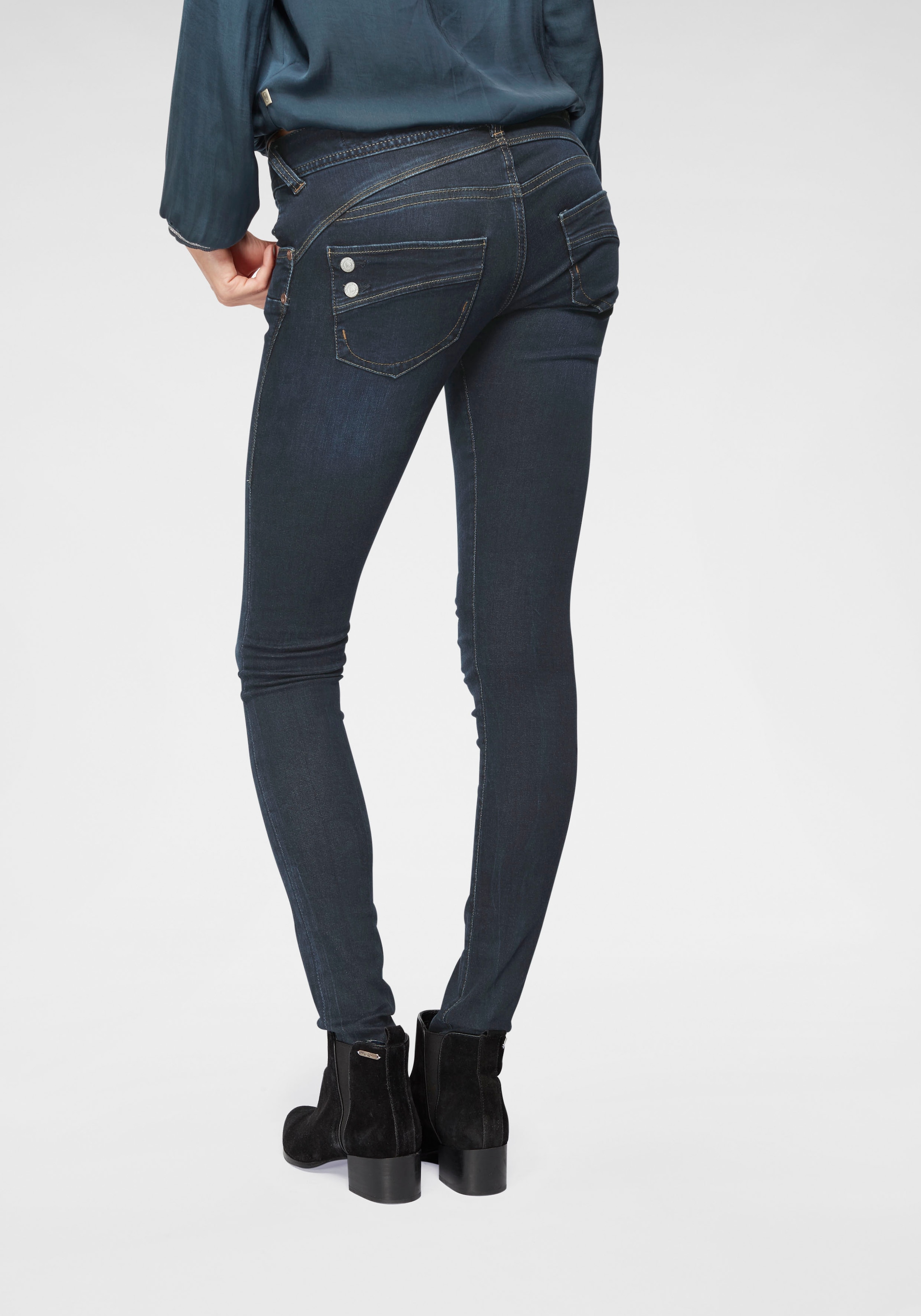 Herrlicher Slim-fit-Jeans »Piper Slim Reused Denim«, mit Zierknöpfen an den Gesäßtaschen