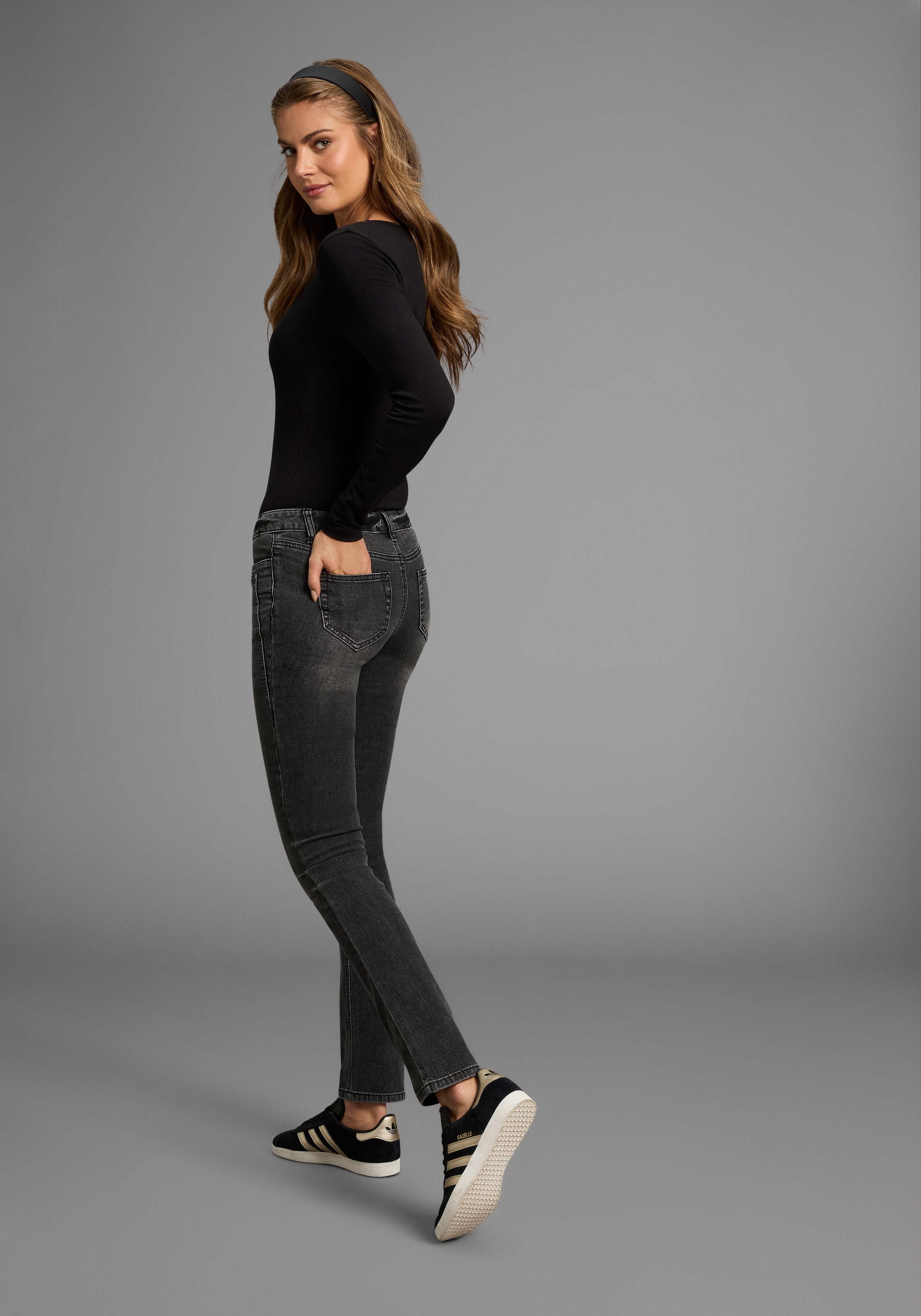 Arizona Comfort-fit-Jeans »mit Keileinsätzen«, niedrige Leibhöhe