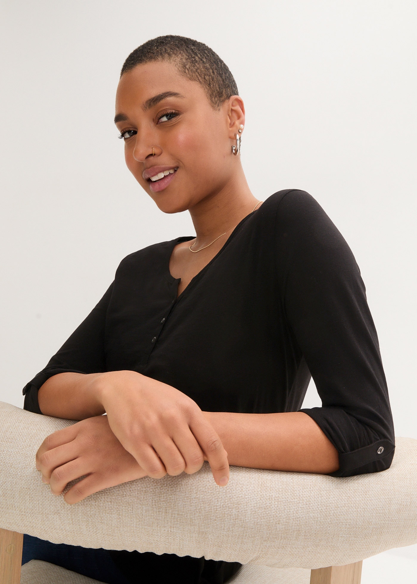 bonprix Langarmshirt gerade Passform, Krempelärmel, Henley-Ausschnitt