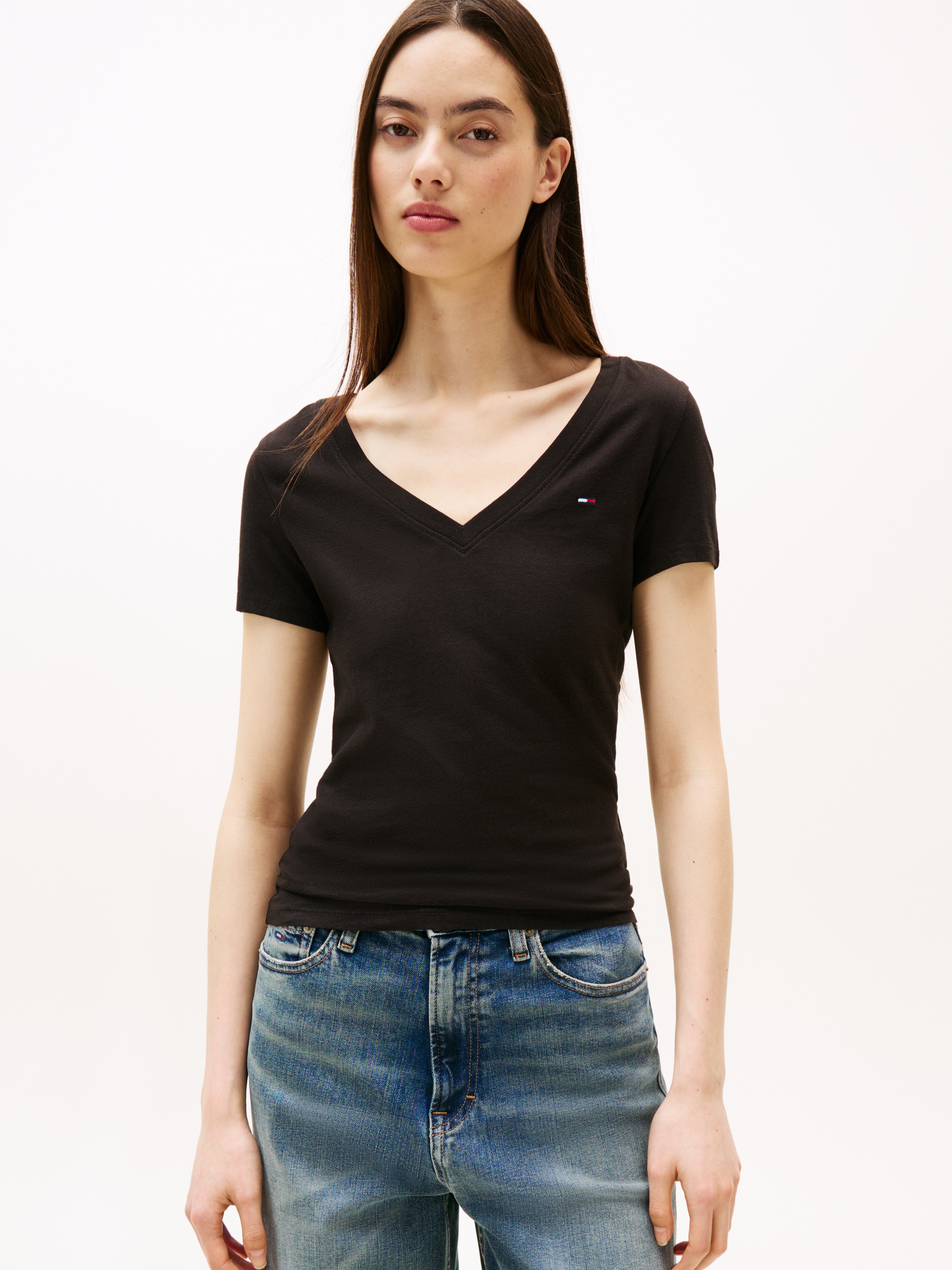 Tommy Jeans T-Shirt »TJW 2PACK V-NECK TEE« Packung, 2-er Pack, 2 Stk. mit Logostickerei