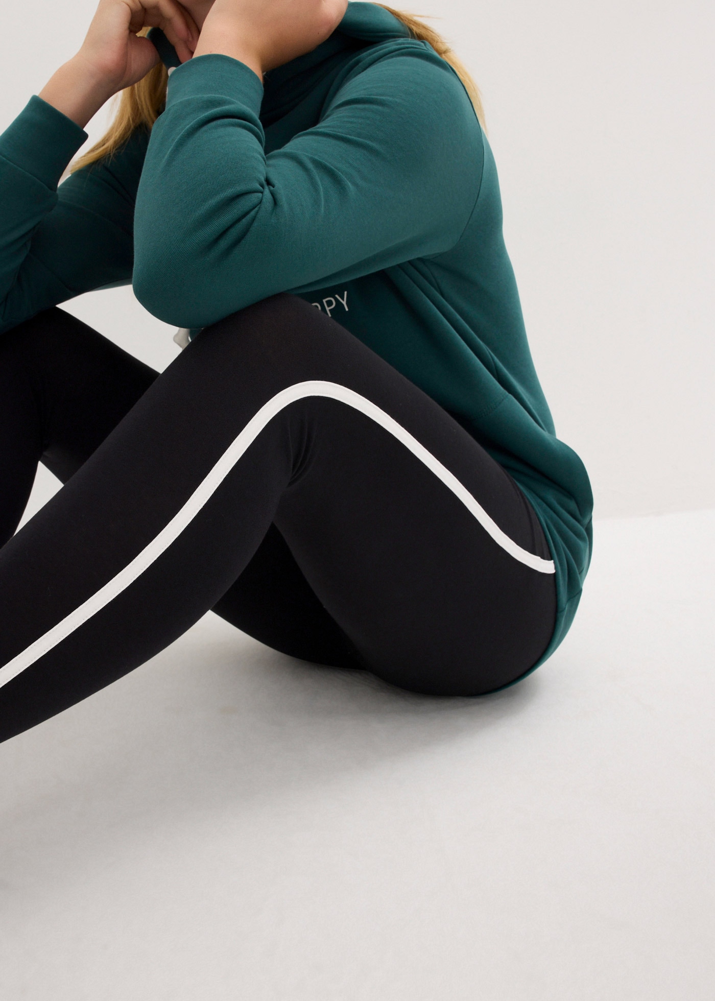 bonprix Jogginganzug »Jogginganzug mit Long-Sweatshirt und Leggings (2-teilig)« zweiteiliges Set, extra langes Sweatshirt, knöchelfreie Leggings