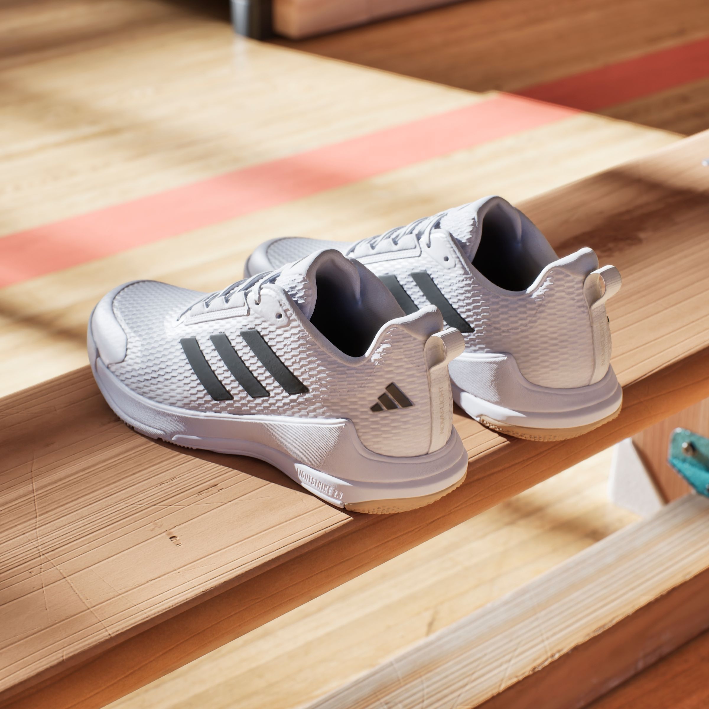 adidas Performance Hallenschuh, besonders geeignet für Handball und Volleyball