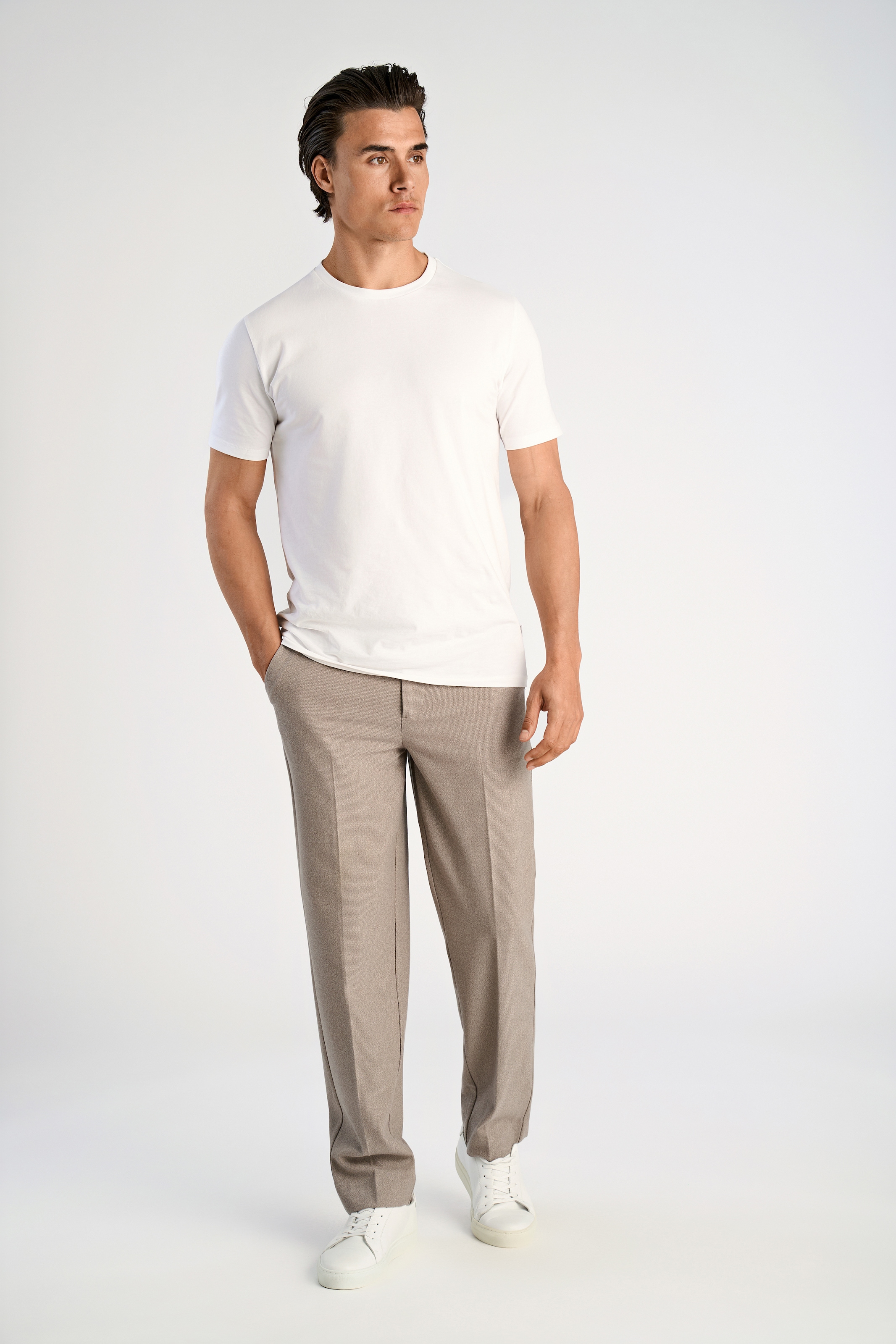LINDBERGH Chinohose, mit Bundfalte und Stretch