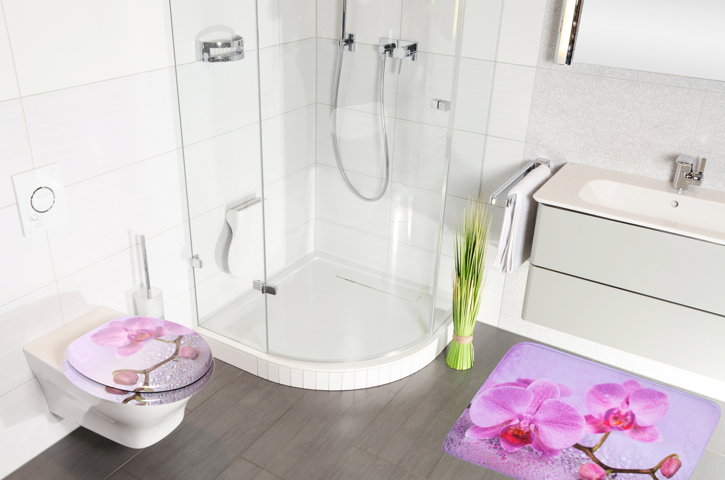 Sanilo Badaccessoire-Set »Blooming«, (Komplett-Set, 3 tlg.), bestehend aus WC-Sitz, Badteppich und Waschbeckenstöpsel