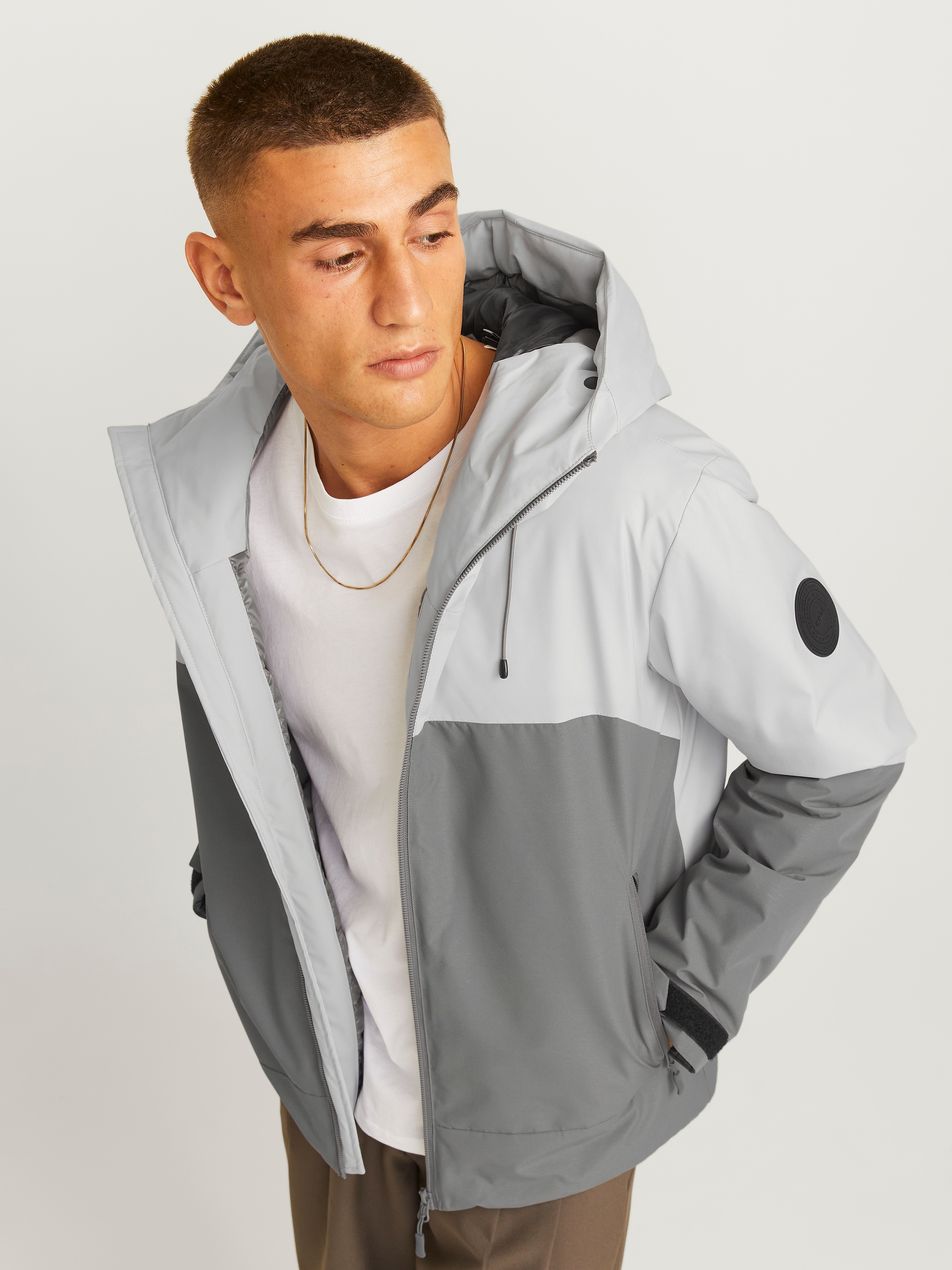 Jack & Jones Outdoorjacke »JCOAIDEN TRANSITIONAL JACKET SN«, mit Kapuze