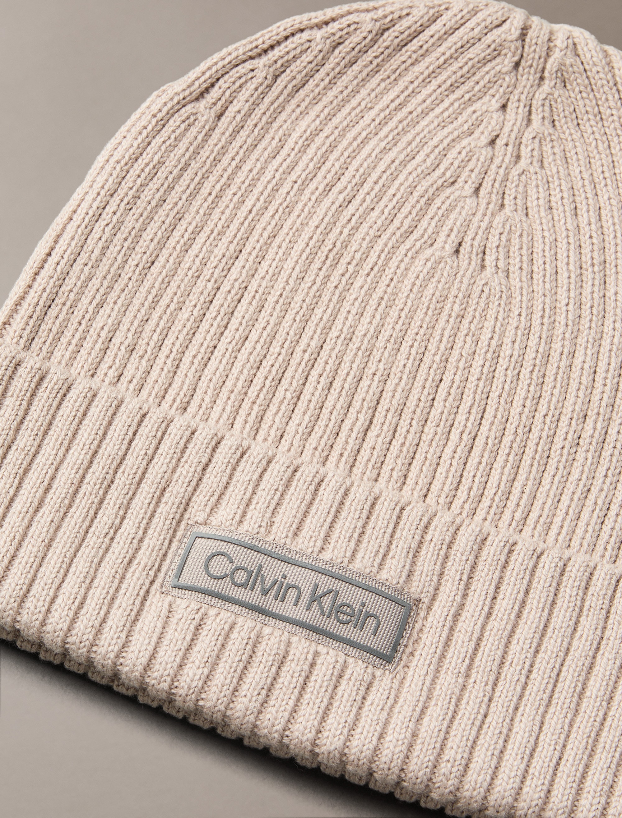 Calvin Klein Strickmütze »PATCH CHUNKY RIB COTTON BEANIE«, Perfekt für den Alltag