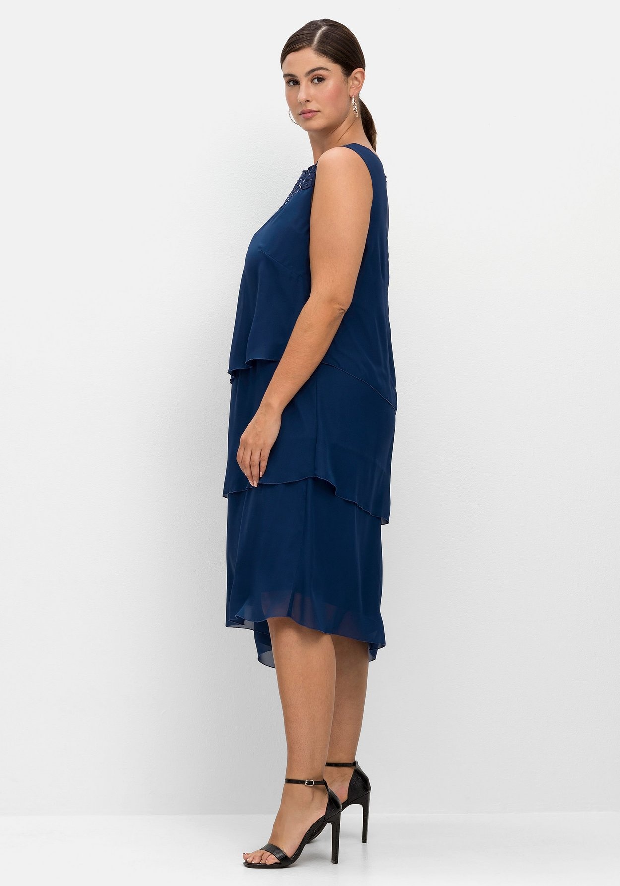 Sheego Cocktailkleid »Cocktailkleid im Layerlook, mit Pailletten«, im Layerlook, mit Pailletten