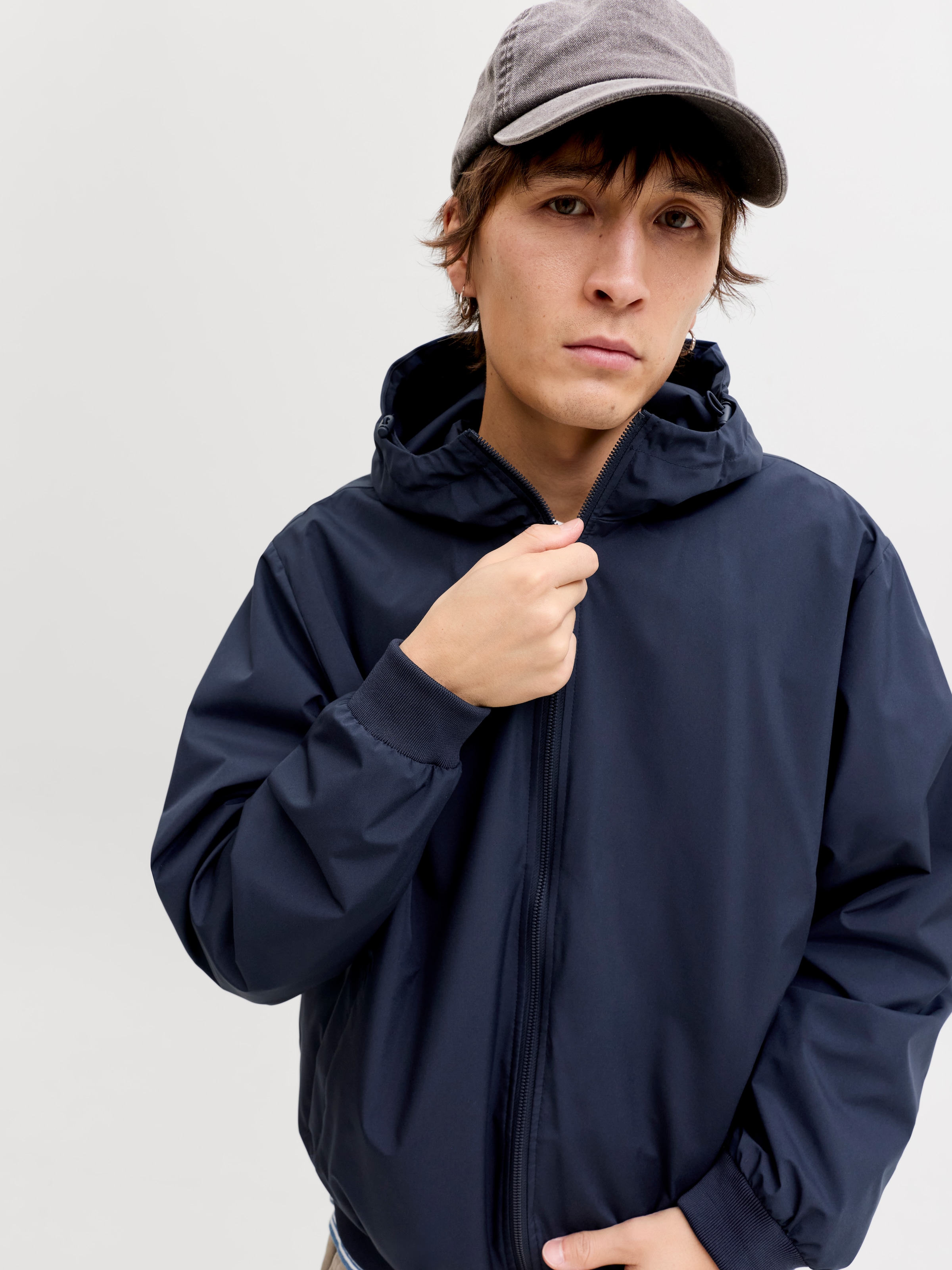 Jack & Jones Blouson »JJECHARGE LIGHT JACKET HOOD NOOS« mit Kapuze mit Kapuze