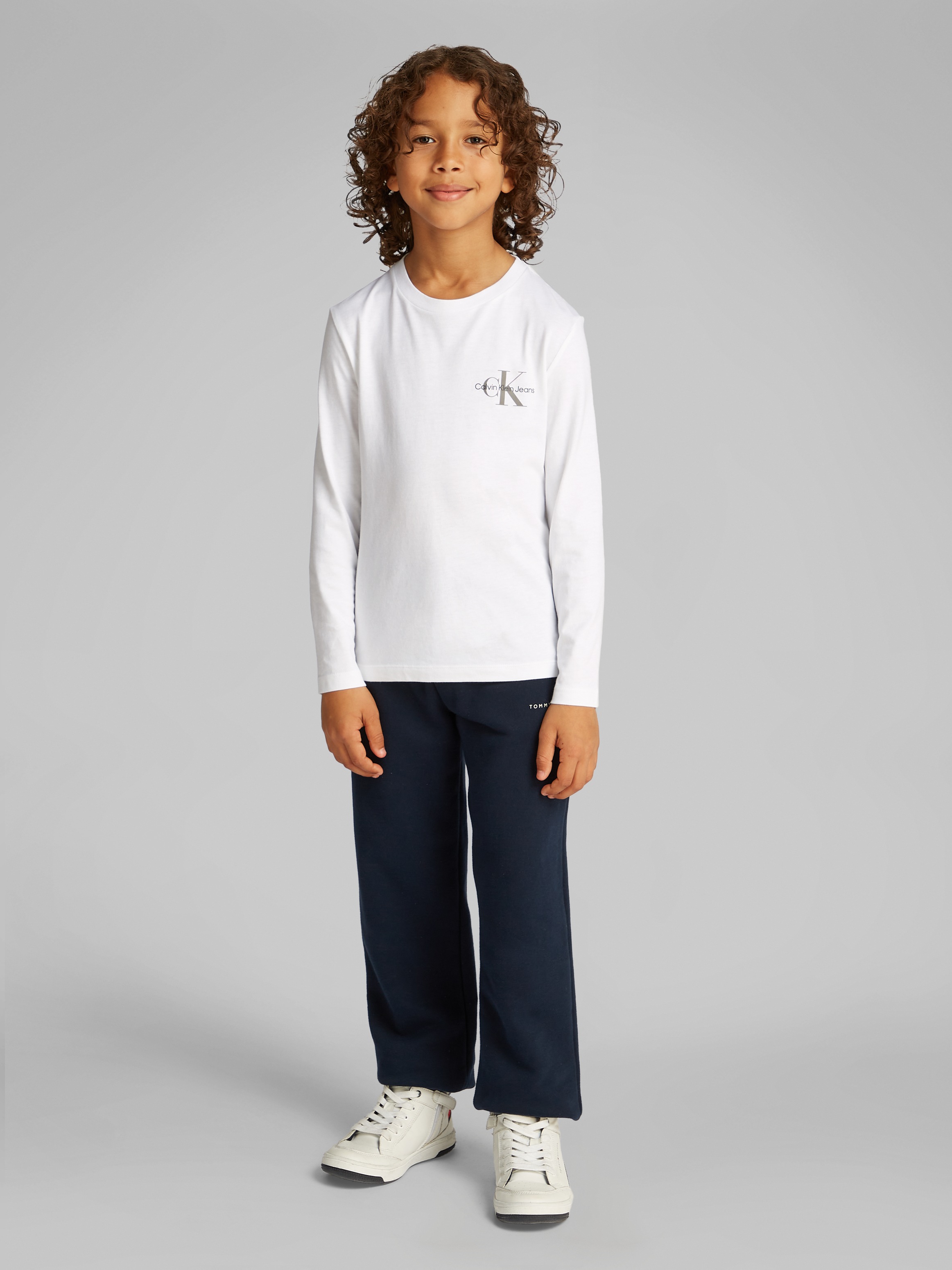 Calvin Klein Jeans Langarmshirt »Chest Monologo Ls T-Shirt«, für Kinder bis 16 Jahre und mit Logoschriftzug